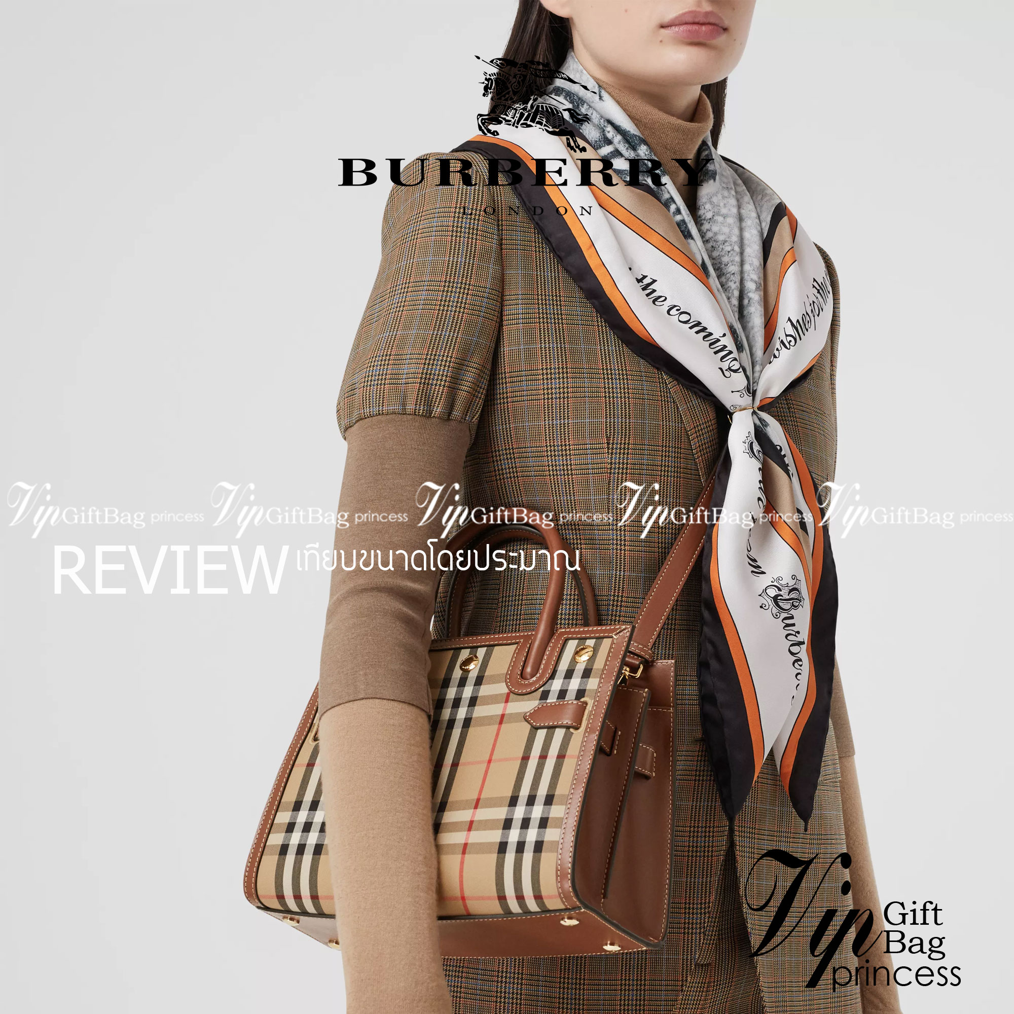 BURBERRY Women Vintage Check Two-handle Title Bag / BURBERRY Leather and Vintage Handle Bag อีกหนึ่งไอเท็มหายาก วัสดุ Leather Calfskin ลายวินเทจประดับกระดุมทองสวยหรูดีไซน์คลาสสิคคงไว้ซึ่งเอกลักษณ์แบรนด์ด้านข้างคาดด้วยสายหนังแท้ปรับทรงได้ หูจับหนังแท้แข็งแ
