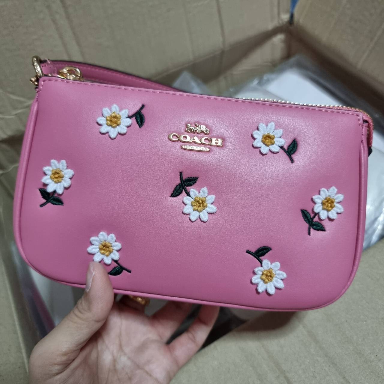 ของแท้ 💯% COACH C3356 NOLITA 19 WITH DAISY EMBROIDERY คอลเลคชั่นใหม่ สีใหม่ล่าสุด ยังไม่เข้า shop ไทย!! สวยหวาน น่ารักน่าใช้