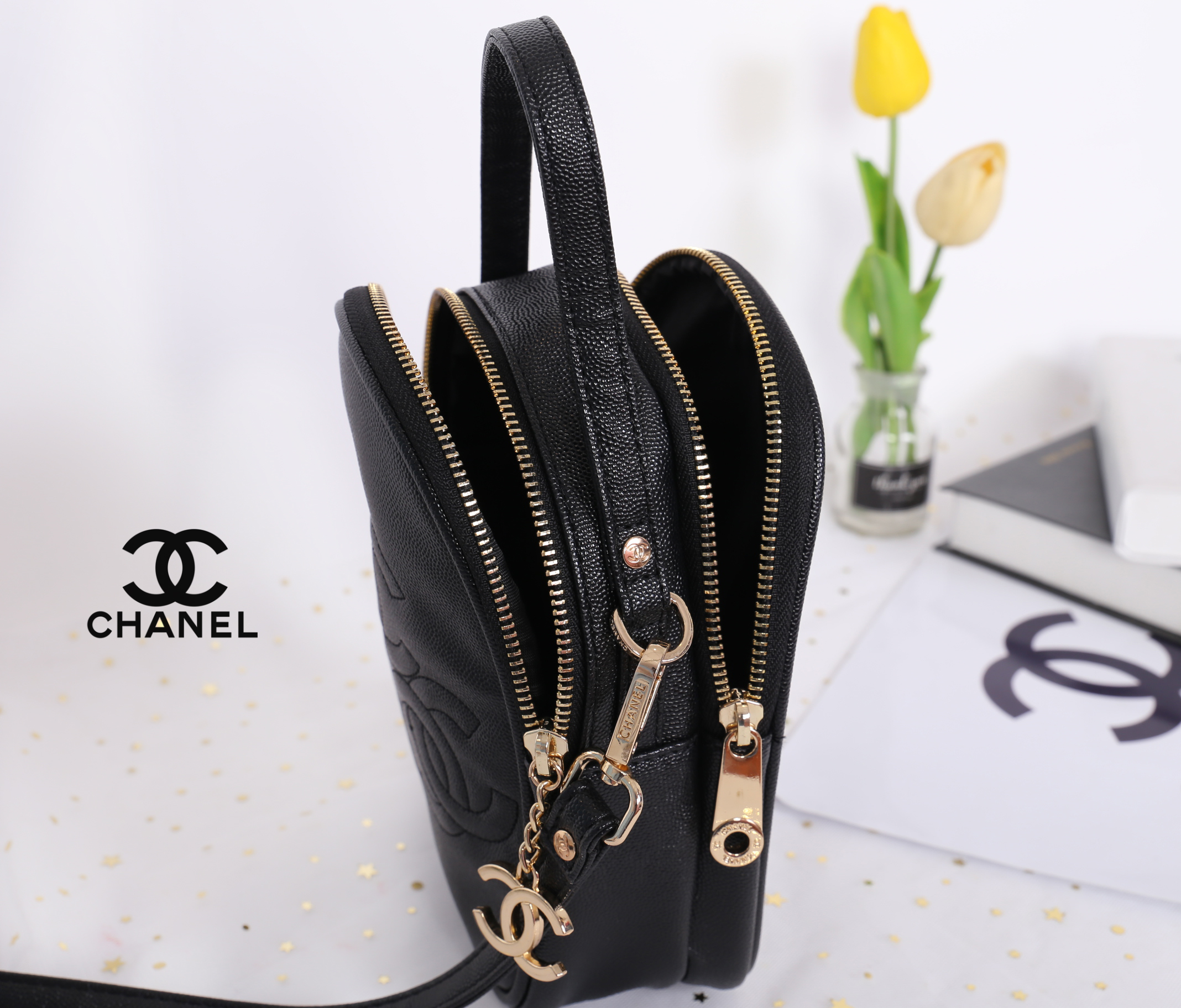 CHANEL Chanel Triple crossbody with two zip กระเป๋าสะพายใช้งานได้ทั้งแบบถือ และสะพาย crossbody หนังลายคาเวียร์