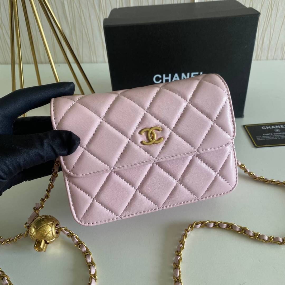 VIP GIFT 】หนังแกะแท้ CHANEL lambskin small shoulder bag with chain เรียบหรู ดูดี ดีไซน์สุดคลาสสิค ใช้ออกงานได้เลย มีสายโซ่อะไหล่ทองรมควันอย่างลงตัว ไอเท็มแนะนำพร้อมส่งที่ไทยราคาสุดคุ้มห้ามพลาดค่ะ!