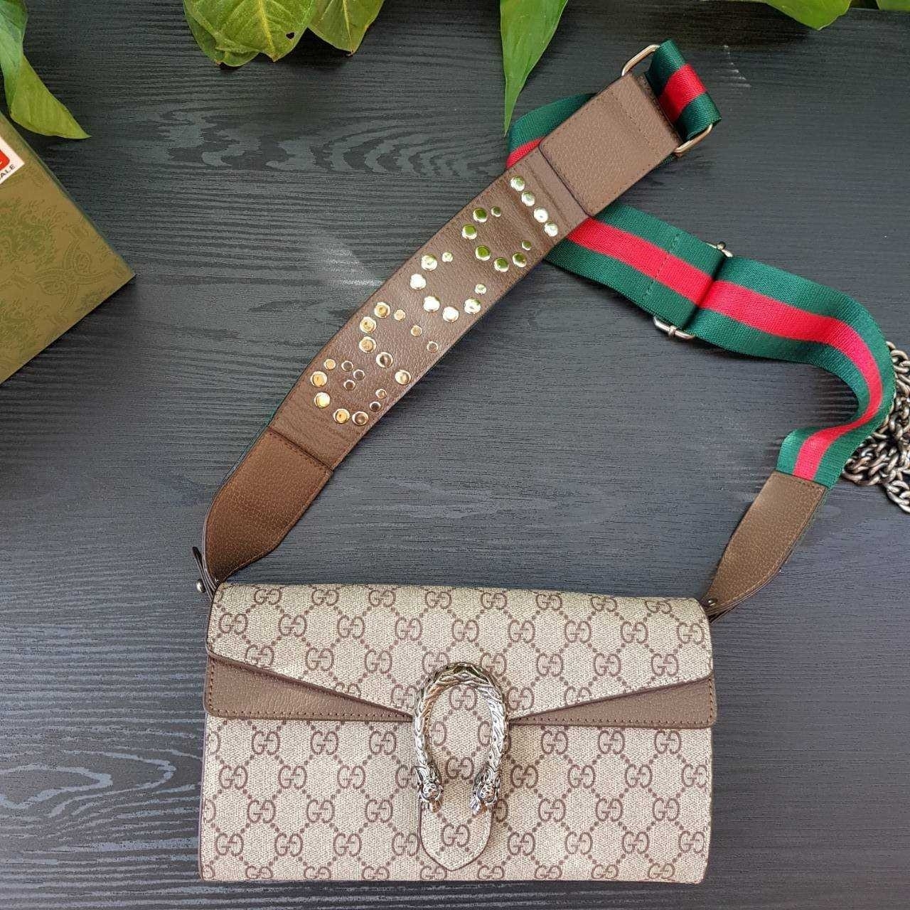 GUCCI Dionysus GG small shoulder bag กระเป๋าถือ กระเป๋าสะพายทรงสวย หรูหรา และดูแพง มาพร้อมสองสายสายพายให้เลือกปรับใช้งาน ถอดออกได้ทั้งสองสาย ถือเป็นครัชเก๋ๆได้ ดูดีมากๆ