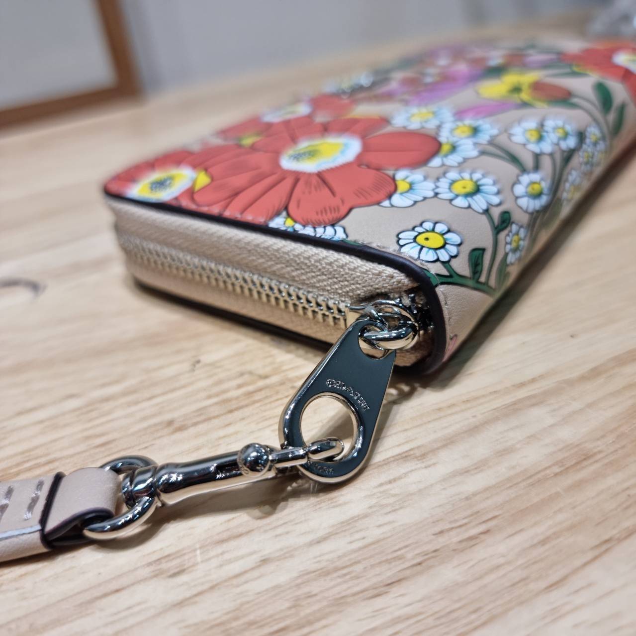 COACH LONG ZIP AROUND WALLET WITH FLORAL PRINT CJ373 / CR930 กระเป๋าสตางค์ใบยาวลายดอกไม้สดใส เกรดท็อปออริ เกรดดีสุด สลับแท้ 1:1 ใช้ต่างประเทศได้