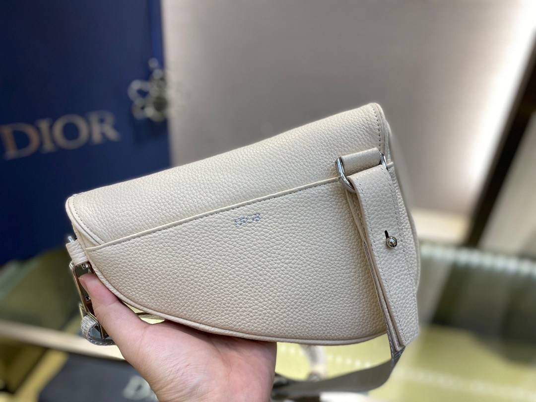 หนังแท้ DIOR GRAINED CAFLSKIN MINI SADDLE BAG พร้อมส่งที่ไทย งานหนังแท้ออริจินอล ภาพสินค้าถ่ายจากงานขายจริง ใช้งานต่างประเทศได้