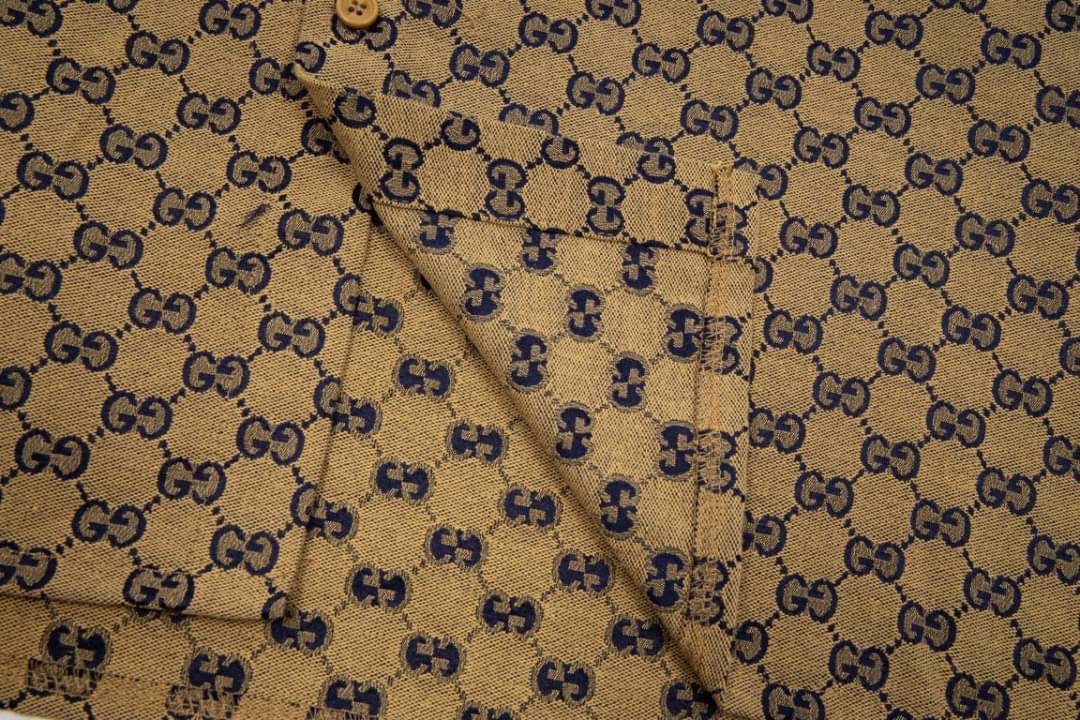 GUCCI Monogram Shirt / Gucci shirt เกรดออริจินอล มีป้ายแท็กที่คอเสื้อ ใส่ได้ทั้งผู้หญิงผู้ชาย พร้อมส่งที่ไทย ภาพสินค้าถ่ายจากงานขายจริง ใช้งานต่างประเทศได้