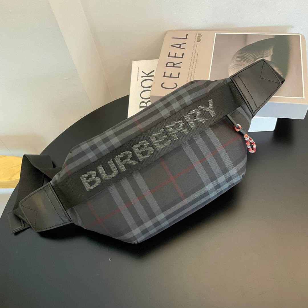 Burberry Vintage Check Sonny Belt Bag รุ่นใหม่ล่าสุด! BURBERRY FRAGRANCES BELT BAG วัสดุ100%POLYAMIDE (Nylon & Canvas)ทกระเป๋าคาดเอว คาดอกแบบ UNISEX ใช้ได้ทุกเพศ ลายวินเทจ