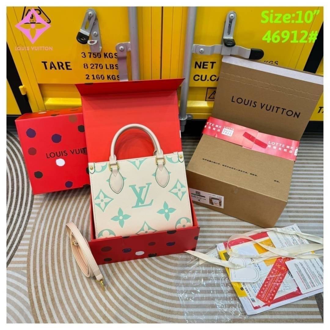 LV OnTheGo PM Bicolor Monogram Empreinte Leather tote bag กระเป๋าทรงโท้ทสีใหม่สวยหวาน โทนพาสเทลให้ความรู้สึกสดชื่นผ่อนคลาย เสมือนสายลมเย็นๆ ในวันต้นฤดูใบไม้ผลิ ที่ใครเห็นต้องเป็นหลงรัก ใช้งานได้ไม่มีเบื่อ