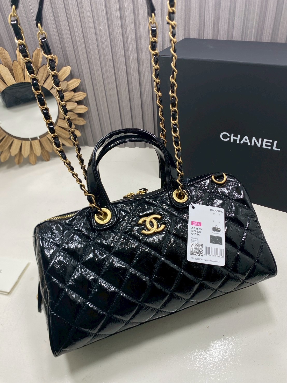 ORI หนังแท้ | Chanel Large Bowling Bag Crumpled Leather / Chanel Keepall Bag กระเป๋าถือ กระเป๋าสะพายรุ่นใหม่ล่าสุด ดีไซน์หนังยับเงา ในคอลเลกชัน Métiers d’art ปี 2024/25