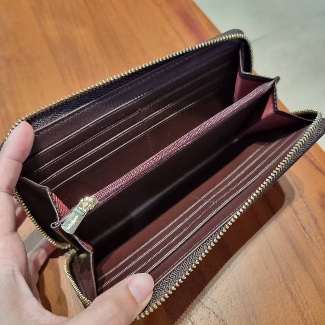 COACH ACCORDION ZIP WALLET IN SIGNATURE CANVAS WITH PRAIRIE ROSE / JUMBO FLORAL / CAMO ROSE FLORAL / MEDLEY BOUQUET PRINT ((F31572/F39189/F26290/F2859)) สวยคลาสสิคไม่มีใครเกิน!! กระเป๋าสตางค์ใบยาว ลวดลายสวย สีสันโดดเด่น วัสดุหนังแคนวาสเคลือบ เปิด-ปิดด้วยซ