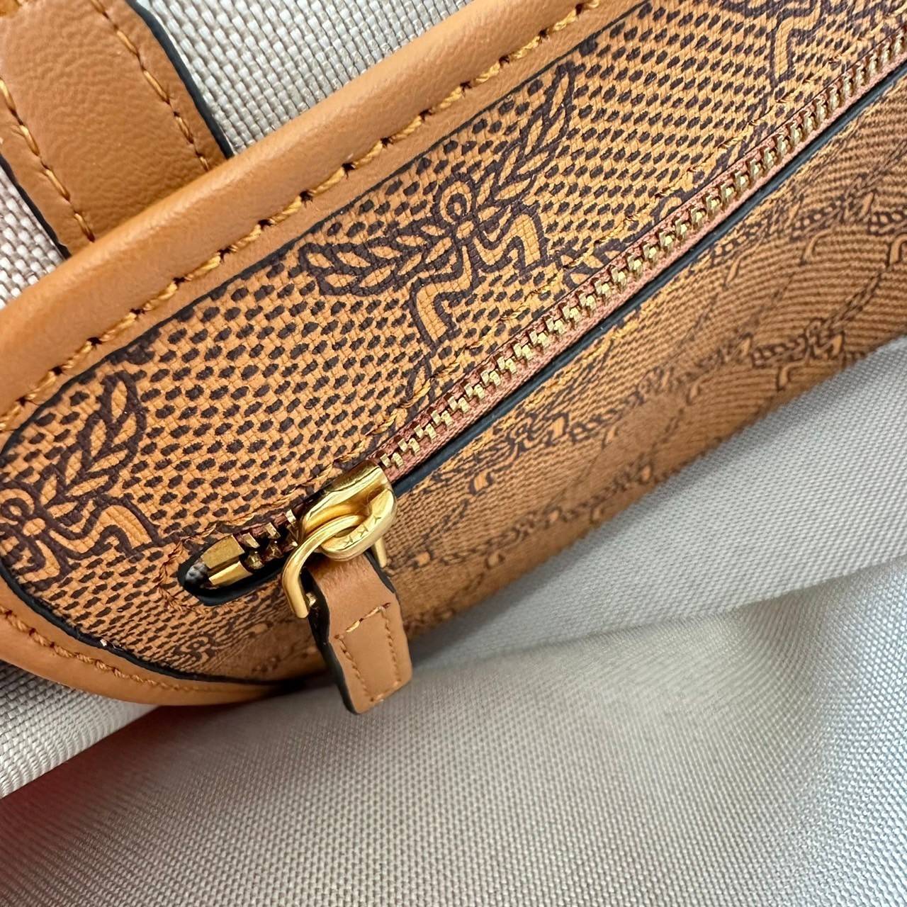 M.C.M MINI HIMMEL SHOPPER IN LAURETOS กระเป๋าทรงช้อปปิ้ง เรียบหรู เกรดออริ สลับแท้ 1:1 ใช้งานต่างประเทศได้