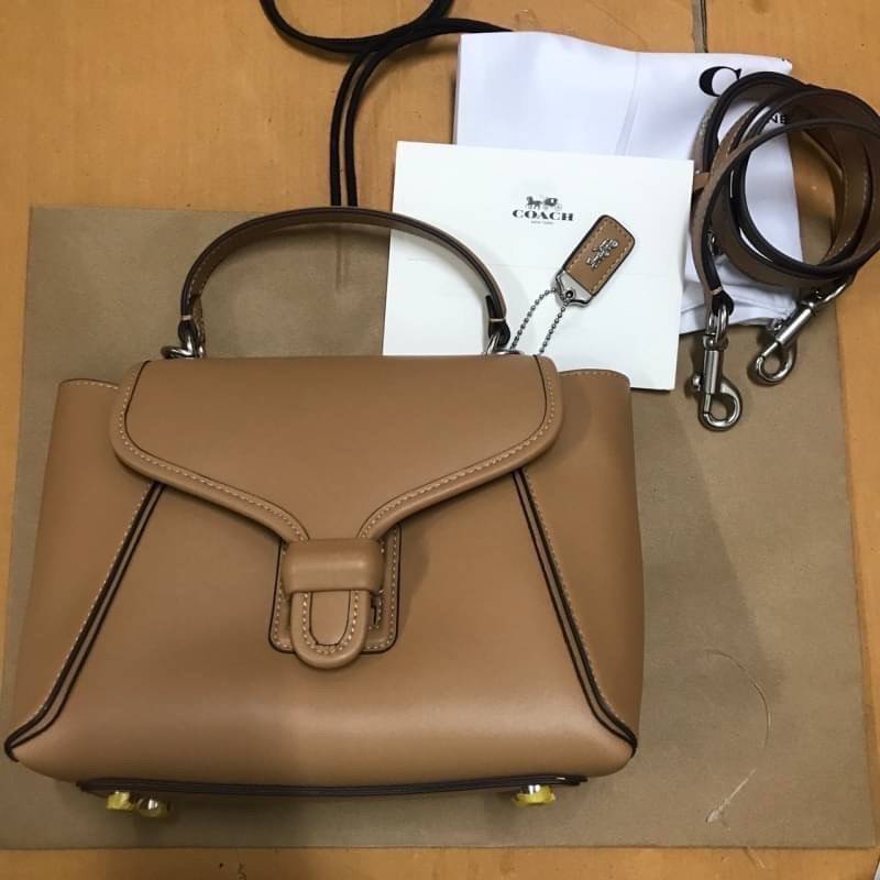 COACH COURIER CARRYALL 23 IN COLORBLOCK SIGNATURE CANVAS พร้อมส่ง 7 แบบ พร้อมส่ง ลุคดูไฮสุดๆค่ะ! กระเป๋าสะพายหนังหรูหราและคลาสสิค หนังแท้ชั้นดีที่สุด น้ำหนักเบา หนังสวยมากก สัมผัสแล้วหลงรักแน่นอนจ้าา😘