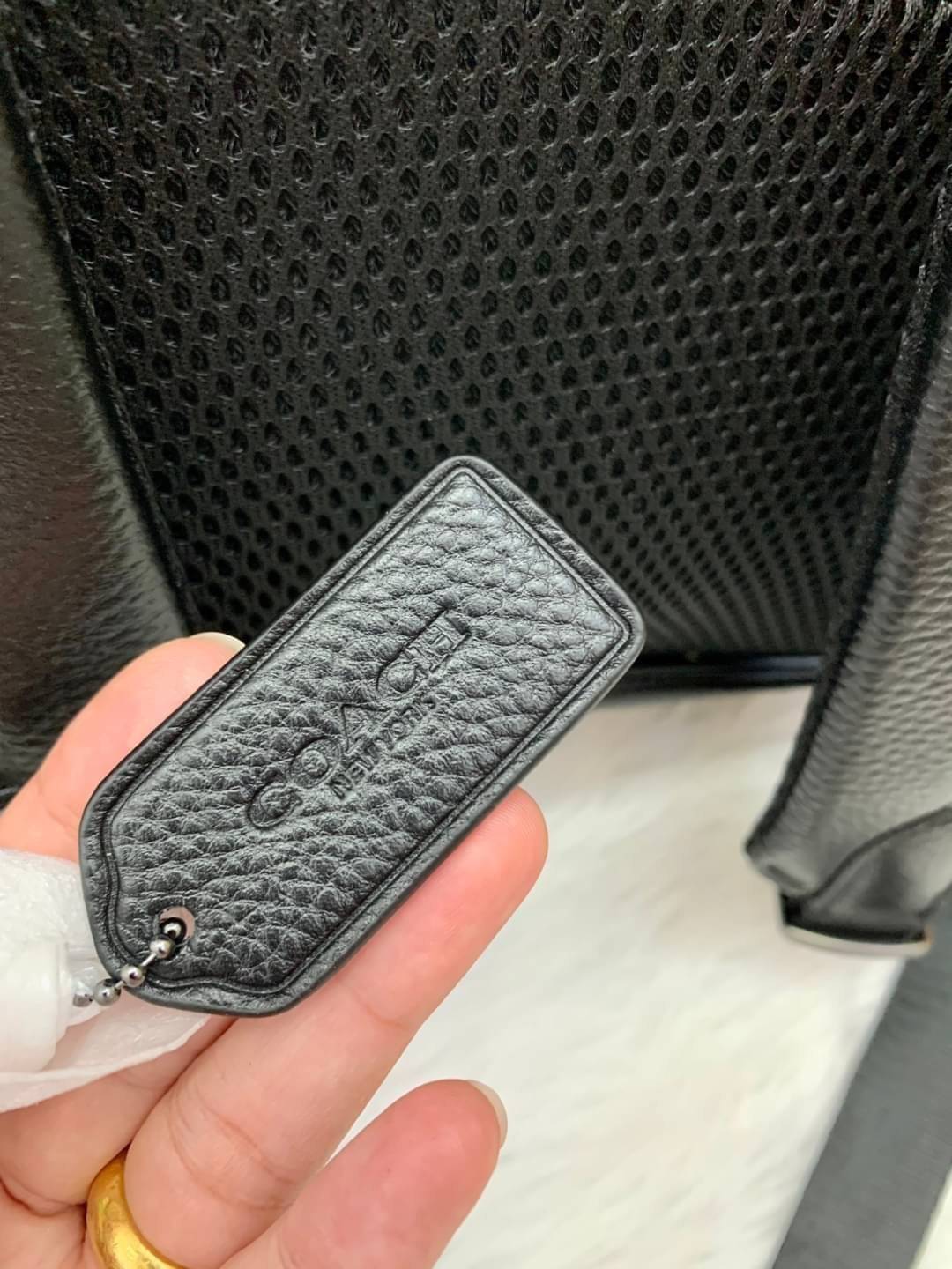 เป้รุ่นใหญ่ คู่ใจไปไหนไปกันค่าาา 🔺ใช้ได้ทั้งชาย//หญิง นะคะรุ่นนี้ Coach C5511 X Peanuts West Backpack In Signature Canvas With Varsity Patches 📌พร้อมส่ง! กระเป๋าสะพายหลังแบบมีหูหิ้ว หนังแท้อย่างดี หนังนิ่มมือดีมากค่ะ! 🌈จุดเด่นตรงด้