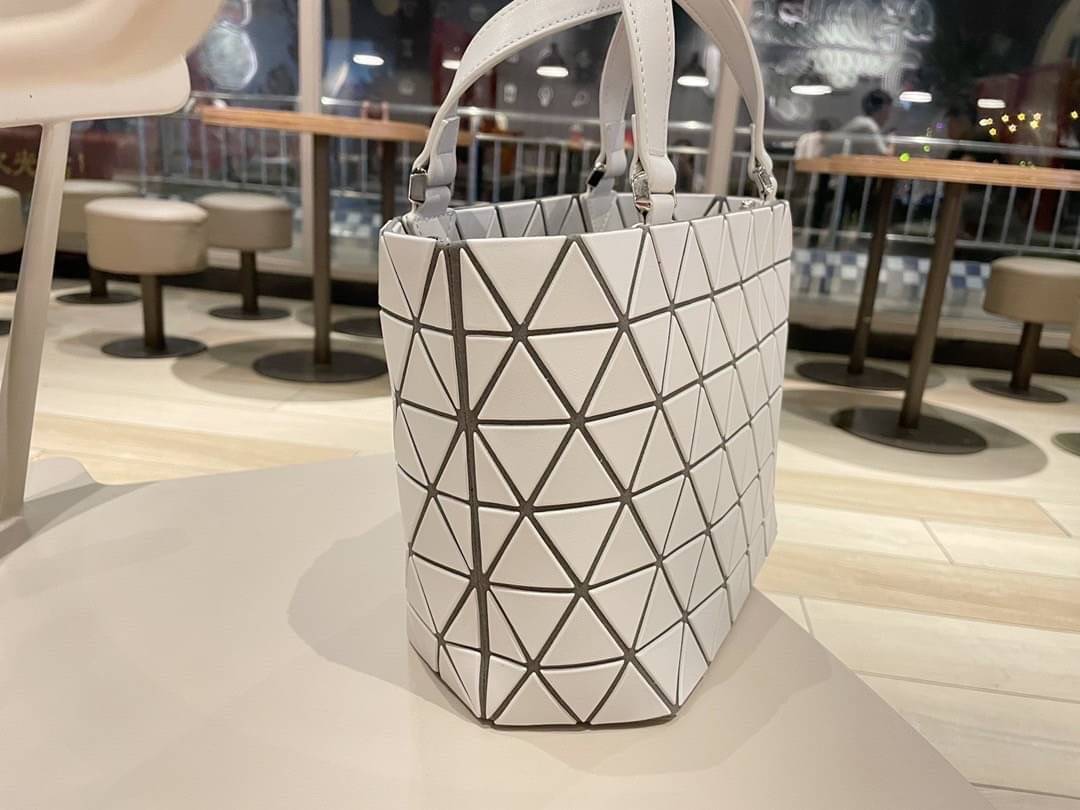VIP GIFT 】BAOBAO Issey Miyake Crystal Matte Shoulder Bag