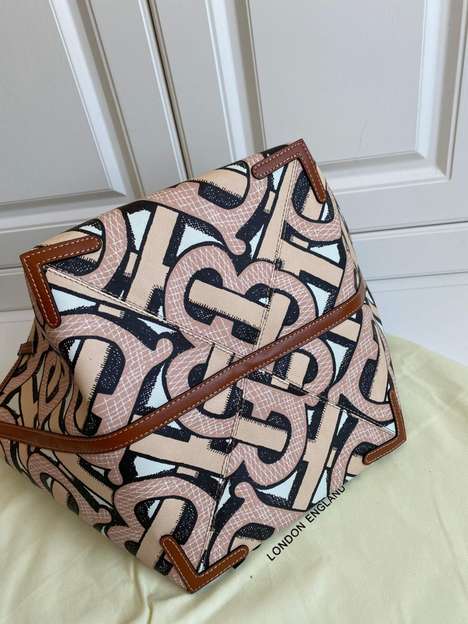 พรีเมี่ยมกิ๊ฟแท้ 100% BURBERRY TOTE VINTAGE BAG VIP GIFT WITH PURCHASE (GWP) Limited Edition / น้ำตาล