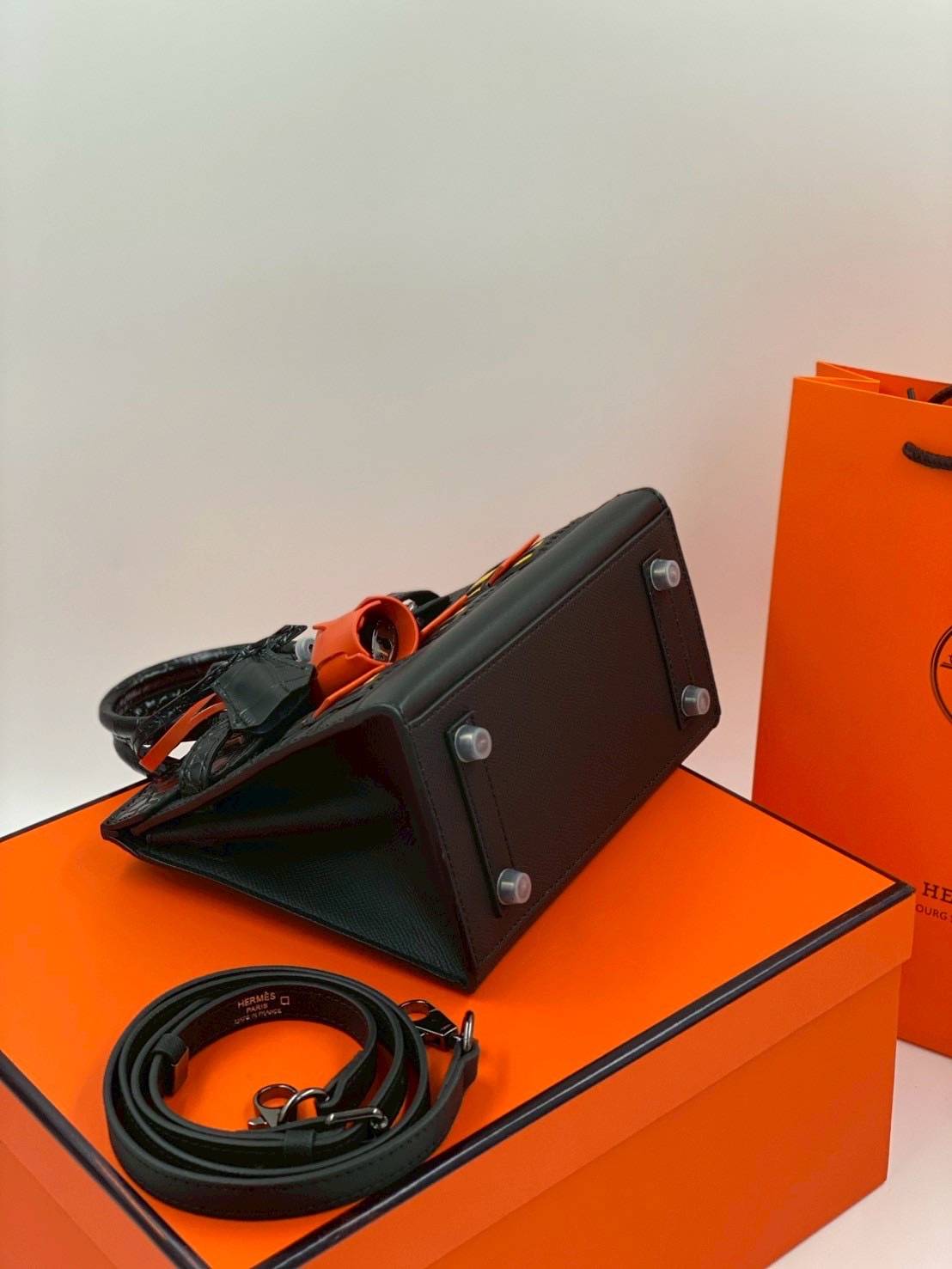 ORI หนังแท้ | Hermes Birkin Bag Faubourg 20cm รุ่นลิมิเต็ด กระเป๋าสะพายที่สุดแห่งหรูหราลัคชู นิยามของความสง่างามเหนือกาลเวลา แบรนด์เนมในฝัน งดงามดั่งเจ้าหญิง แบรนด์ที่บ่งบอกถึงฐานะและรสนิยมของคุณ