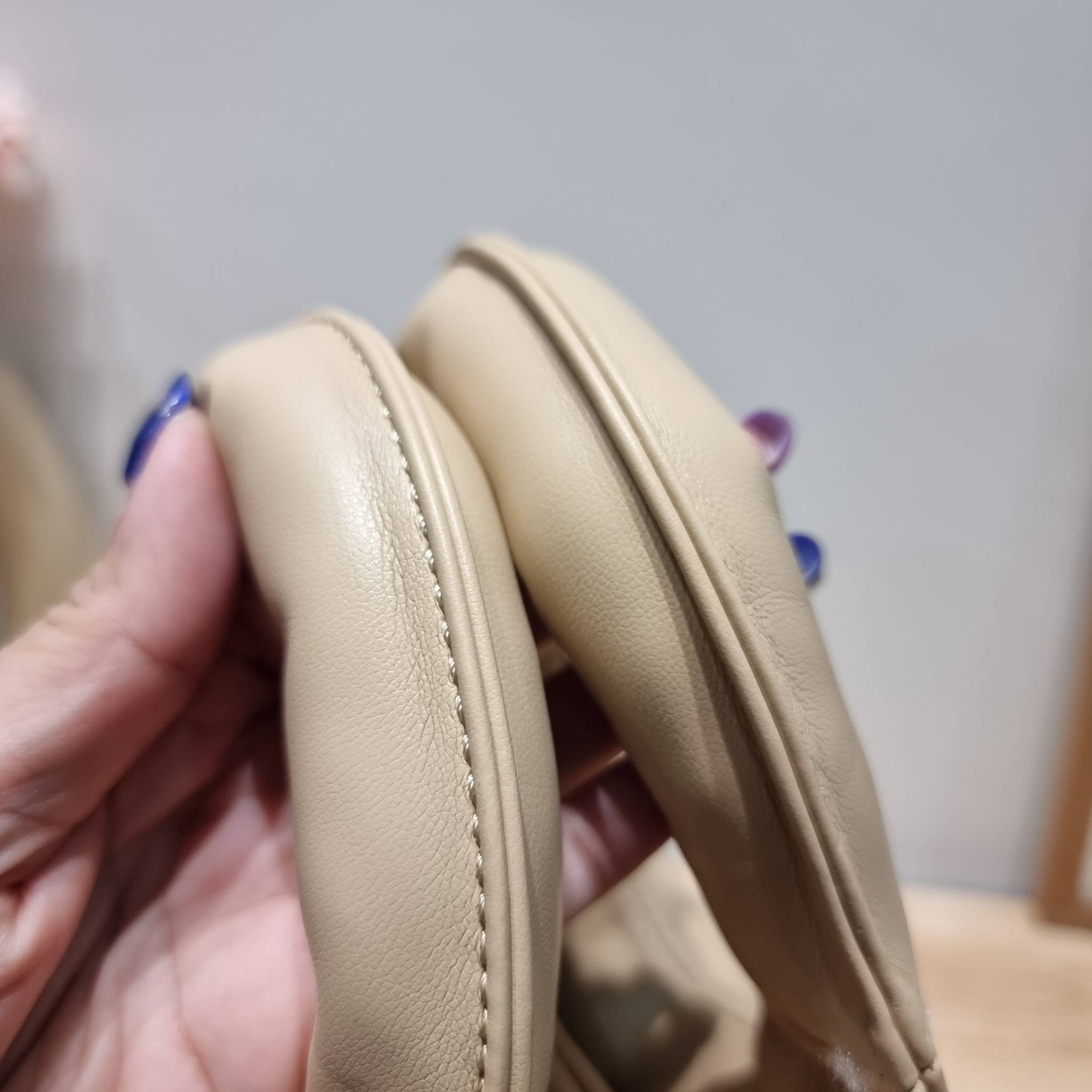 PRADA Small padded Soft nappa-leather bag พร้อมส่ง 4 สี น้องใหม่ล่าสุด กับคอลเลคชั่นที่ทำออกมาตอบโจทย์ได้ทุกไลฟ์สไตล์