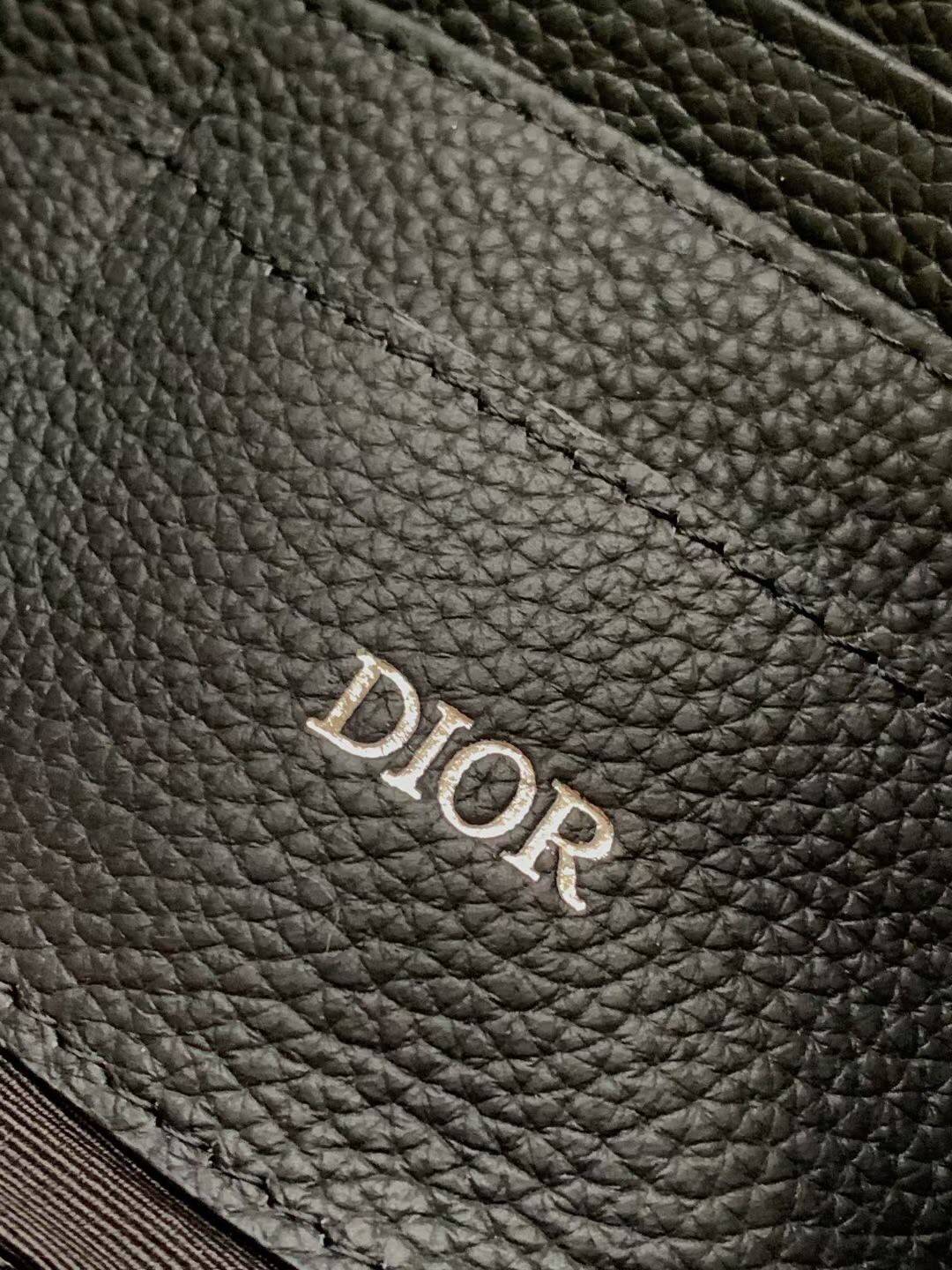 DIOR TOILETRY BAG Oblique Jacquard / Dior Toiletry Handbag พร้อมส่ง กระเป๋าถือมีสายคล้องมือ สวยหรูหราเป็นเอกลักษณ์แบรนด์ **สินค้าเกรดท็อปออริจินอล 1:1 สลับแท้ เกรดดีสุด ใช้งานต่างประเทศได้