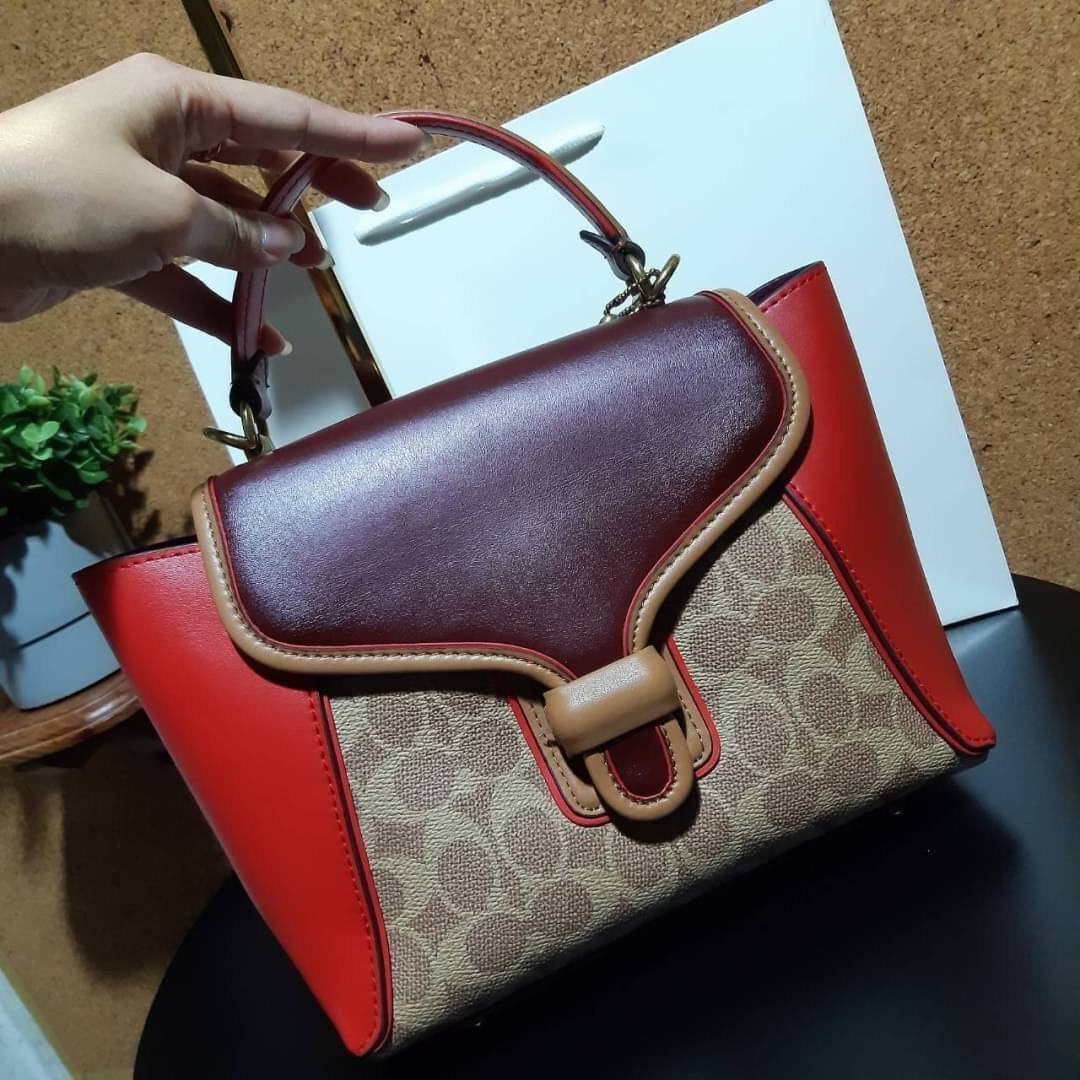 COACH COURIER CARRYALL 23 IN COLORBLOCK SIGNATURE CANVAS พร้อมส่ง 7 แบบ พร้อมส่ง ลุคดูไฮสุดๆค่ะ! กระเป๋าสะพายหนังหรูหราและคลาสสิค หนังแท้ชั้นดีที่สุด น้ำหนักเบา หนังสวยมากก สัมผัสแล้วหลงรักแน่นอนจ้าา😘