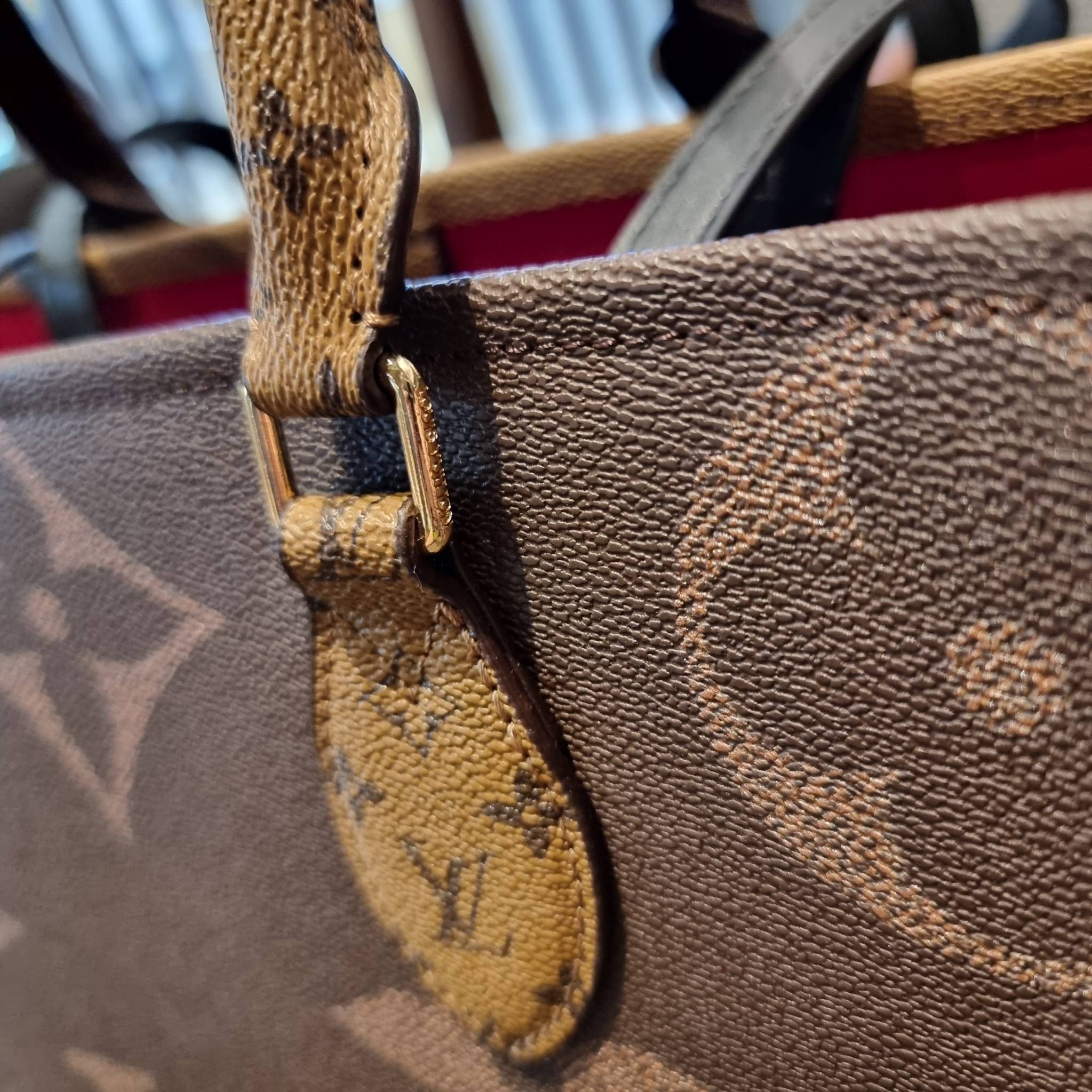 LV crossbody tote bag 10" 16" สเปเชี่ยล gift box set ในราคาที่แสนดี น่าคบหา!! สุดคุ้มและสวยที่สุดยันกล่อง!! ได้ไปยังไงต้องร้องว้าว!! กระเป๋าทรงโท้ทที่สาวๆตามหา ดีไซน์คลาสสิค ผู้ดี หรูหรา โทนสีใช้งานง่าย ได้ทุกลุค ทุกสไตล์ วัสดุหนังแคนวาสคุณภาพ ม