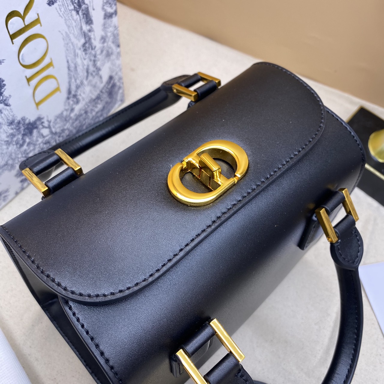 DIOR SMALL BOSTON BAG Black Box Calfskin / DIOR Box Bag พร้อมส่ง กระเป๋าสะพายทรงกล่อง New for Winter 2023 คอลผู้ดี สวยหรู ตอบโจทย์และแมทช์ได้กับทุกลุคทุกสไตล์