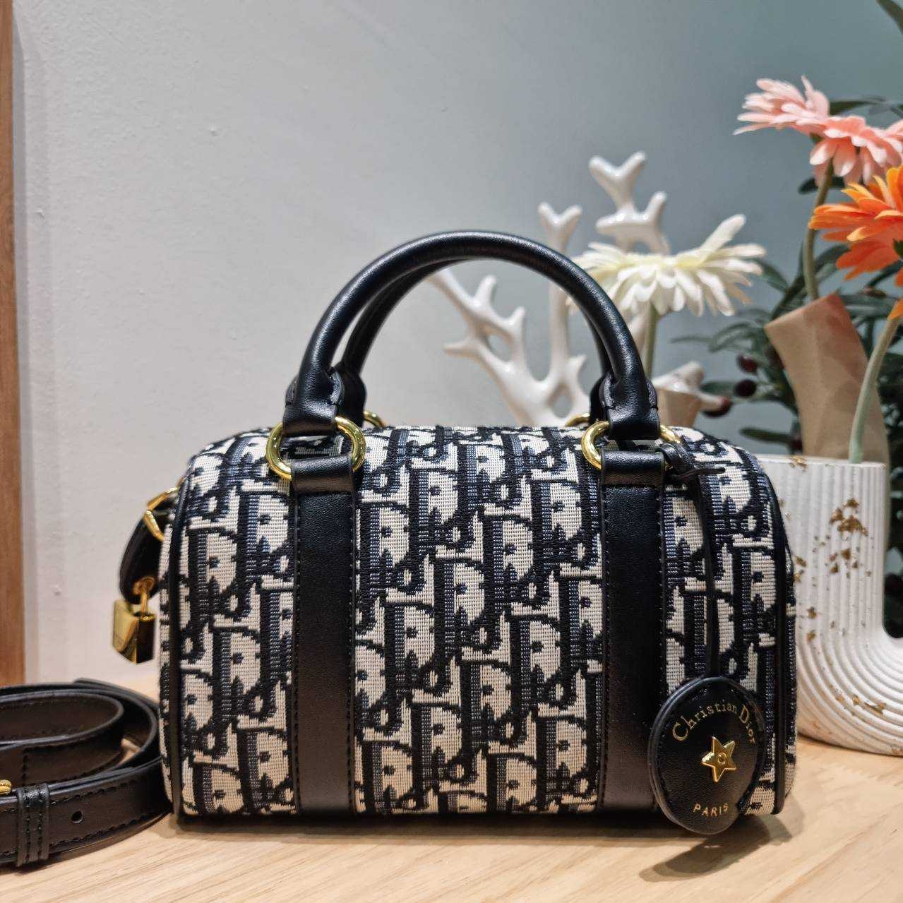 DIOR Groove 20 Bag / Dior Keepall Oblique Jacquard กระเป๋ารุ่นใหม่สุดคลาสสิค ดูดีและมีเทส รูปทรงหมอนยอดฮิต เกรดวีไอพี ไฮเอน 1:1 ใช้งานต่างประเทศได้