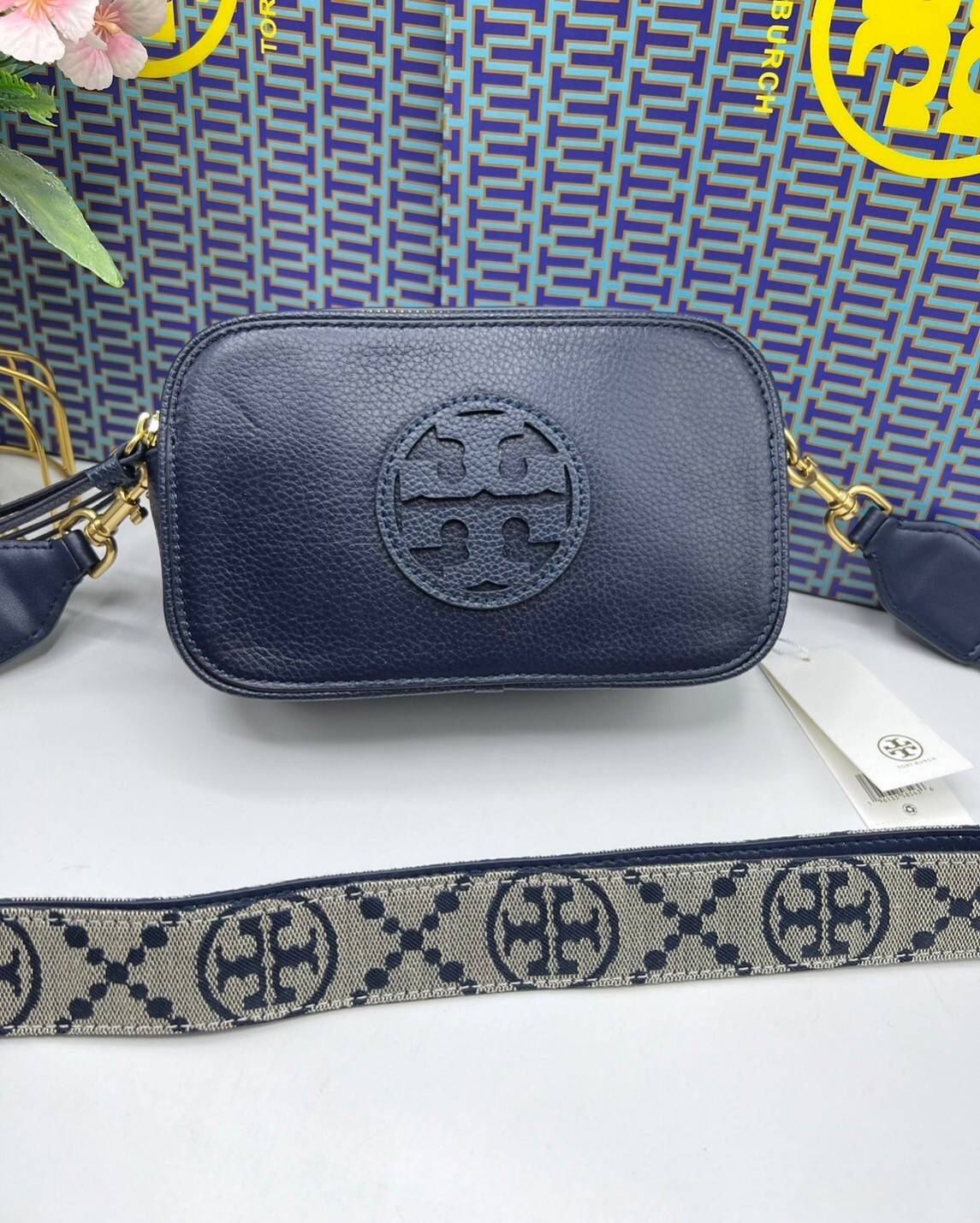 TORY BURCH Miller Mini Crossbody Bag / TORY CAMERA BAG / TORY BAG พร้อมส่ง 5 สี กระเป๋าสะพายใบเล็กมินิมอลในรูปทรงใหม่ที่คล่องตัว