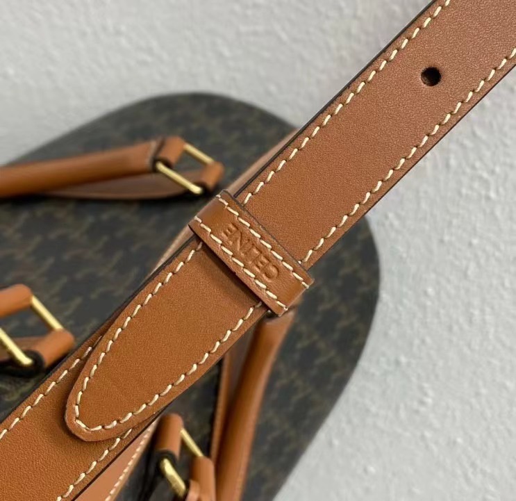 ORI หนังแท้ | CELINE Large Travel Bag IN Triomphe Canvas and Leather กระเป๋าสะพายสไตล์เดินทาง keepall ใบใหญ่จุสัมภาระได้เยอะ หนังขึ้นลาย Signature สวยหรูสุดคลาสสิค ดีไซน์ไม่มีเอ้าท์