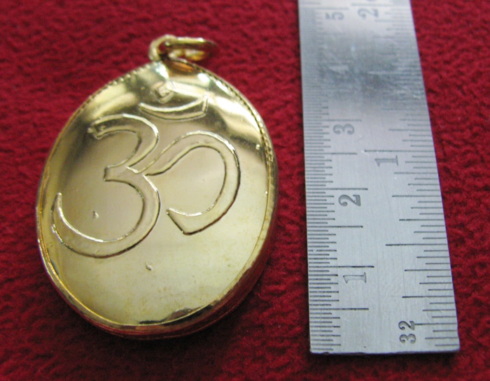 สินค้าหมดค่ะ ล็อกเก็ตพระแม่สรัสวดี(เทวีแห่งสติปัญญา)เลี่ยมทองไมครอนพร้อมใบคาถาค่ะ