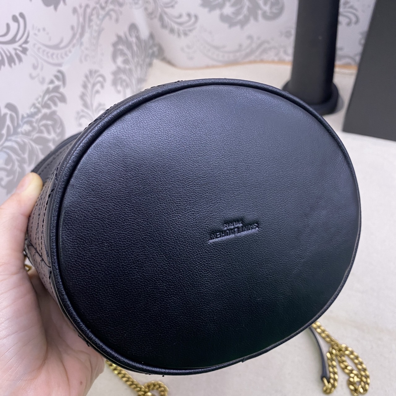 YSL GABY BUCKET BAG IN LAMBSKIN กระเป๋าสะพายทรงถัง งานหนังเต็มใบ เกรดออริ 1:1 ใช้งานต่างประเทศได้