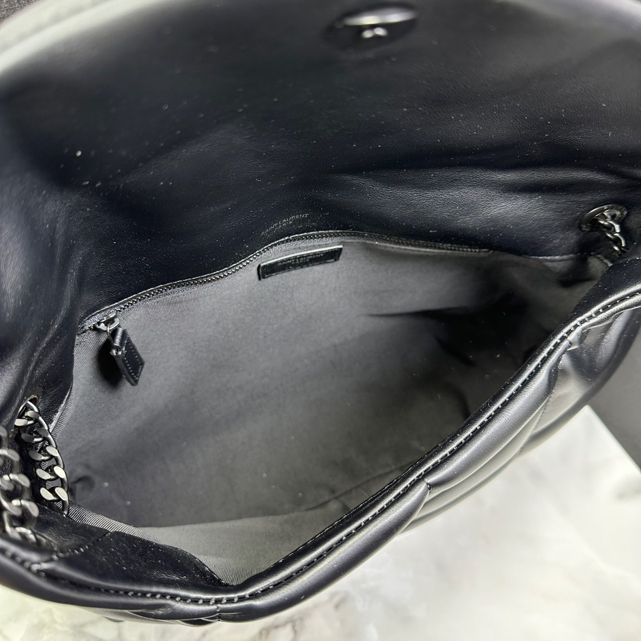 ORI หนังแท้ | 32cm YSL PUFFER Medium in Nappa leather กระเป๋าสะพายรุ่นยอดนิยม ทรงสวย ใช้ได้บ่อยไม่มีเบื่อ วัสดุหนังสัมผัสนิ่มมือ ดีไซน์เรียบหรู ดูแพง สะพายได้หลากหลาย