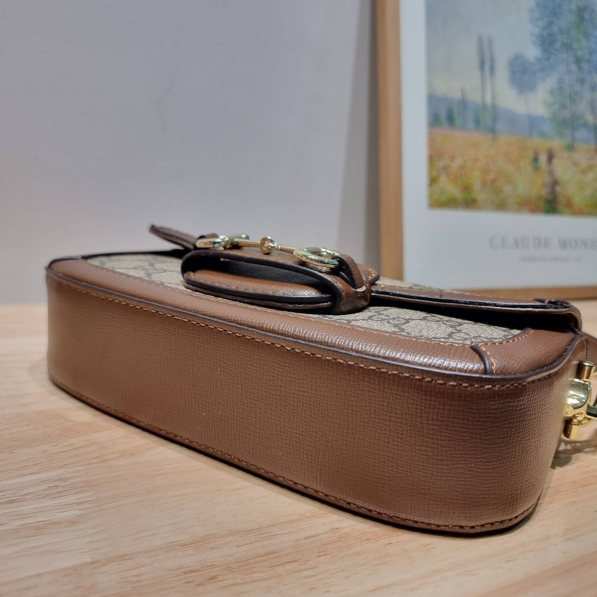 GUCCI Horsebit 1955 shoulder bag / GC STRAP MINI SHOULDER BAG กระเป๋าสะพายไหล่/สะพายข้าง ทรงคลาสสิค ไซส์ใหม่ ตอบโจทย์คนที่ไม่ชอบความใหญ่โต น้องจัดให้ไปเลย!!