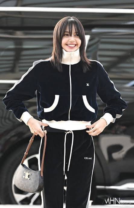 CELINE MEDIUM TILLY BAG IN SHINY CALFSKIN กระเป๋าสะพายไหล่/สะพาย คอลใหม่ทรงสวย มาแรง สวยหรูหรา