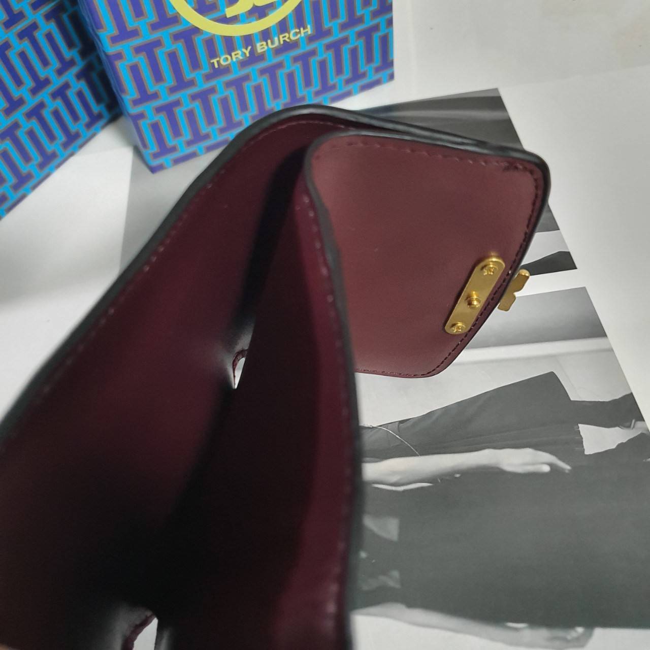 ของแท้ 💯% TORY BURCH SMALL WALLET กระเป๋าสตางค์สุดคลาสสิค ใบจิ๋วขนาดกำลังน่ารัก พกพาง่าย วัสดุหนังแท้ ประดับโบโก้ทอง