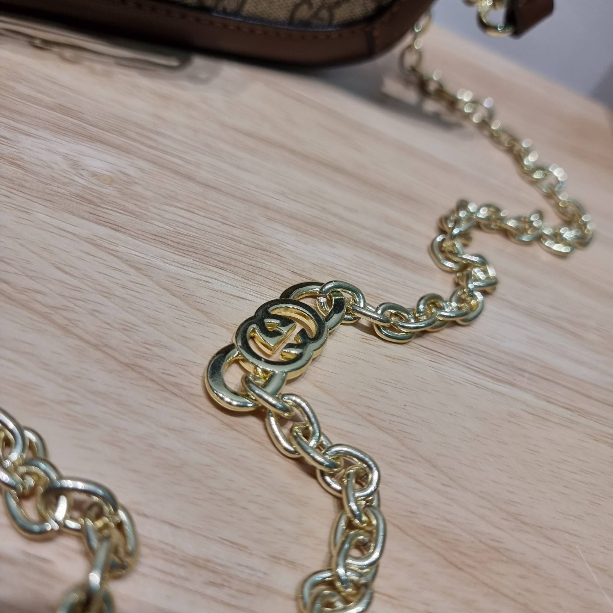 GUCCI Horsebit 1955 shoulder bag / GC STRAP MINI SHOULDER BAG กระเป๋าสะพายไหล่/สะพายข้าง ทรงคลาสสิค ไซส์ใหม่ ตอบโจทย์คนที่ไม่ชอบความใหญ่โต น้องจัดให้ไปเลย!!