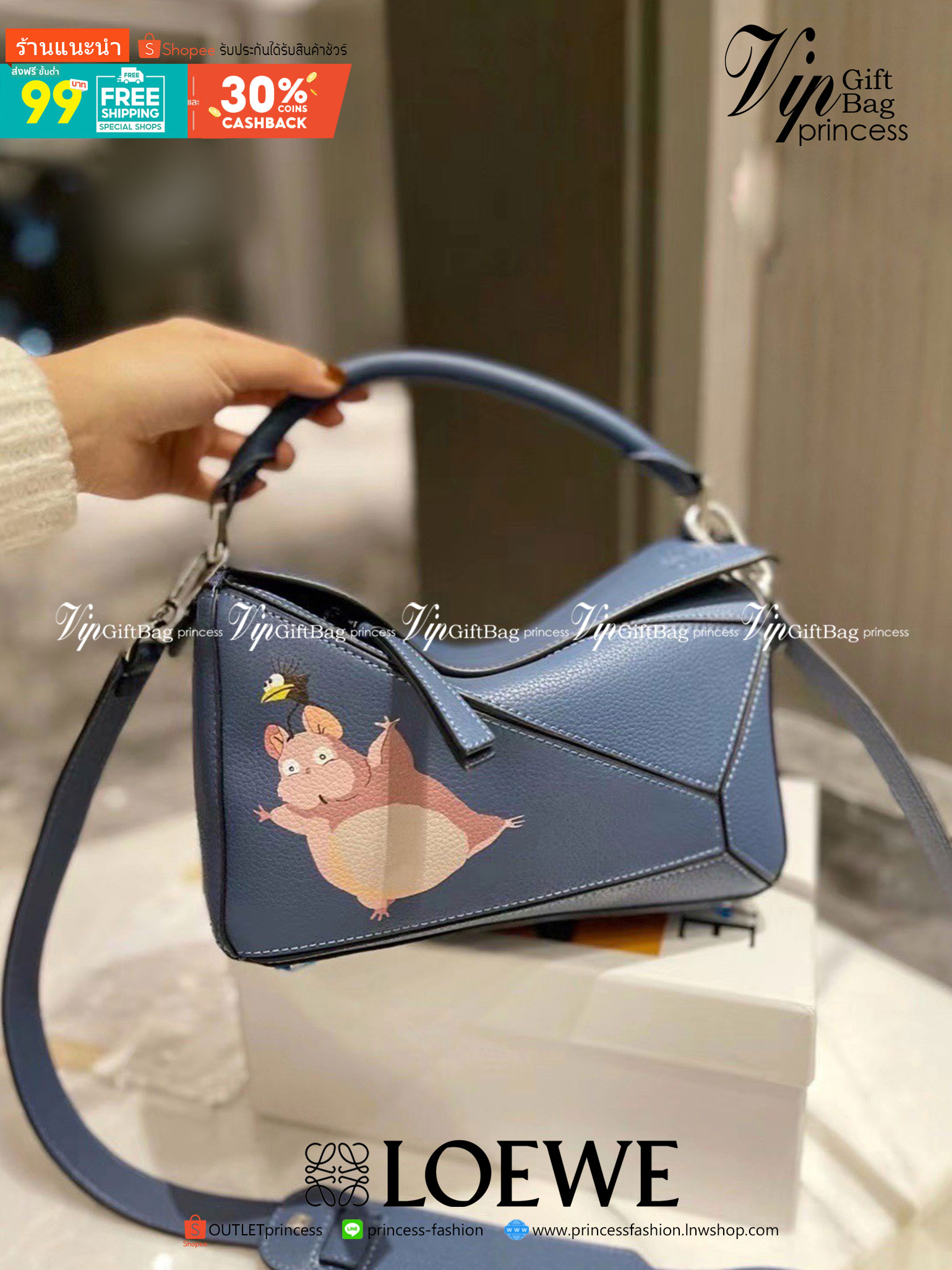 Loewe Puzzle Bag / Loewe X My Neighbor Totoro Puzzle bag การร่วมงานสุดคิวท์ที่น่าจับจอง สำหรับใครที่ชื่นชอบการ์ตูนแอนิเมชั่นญี่ปุ่นอย่าง My Neighbor Totoro การออกแบบคาแร็กเตอร์ที่ใครๆ ต่างก็บอกว่าน่ารัก ล่าสุดก็เป็นที่น่าตื่นเต้นอีกครั้ง เมื่อสตูติโอดังได