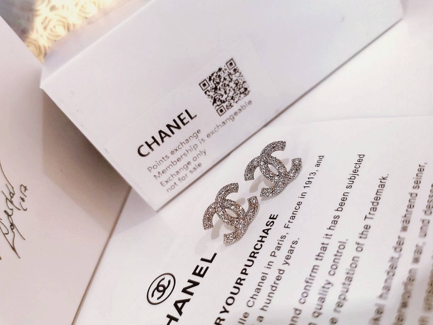 VIP 】✨พร้อมส่งความสวย✨Rare items ห้ามพลาด! แพ็คสุดคุ้มX3! CHANEL EARRING & BROOCH SET VIP GIFT WITH PURCHASE THE ORIGINAL PACKAGE (GWP) ชุดกิ๊ฟเซทของกำนัลสุดเลอค่าจากการแลกคะแนนสะสมสำหรับลูกค้าสมาชิก VIP CHANEL DUTYFREE ไอเท็มหายากชวนสะสมมาเ