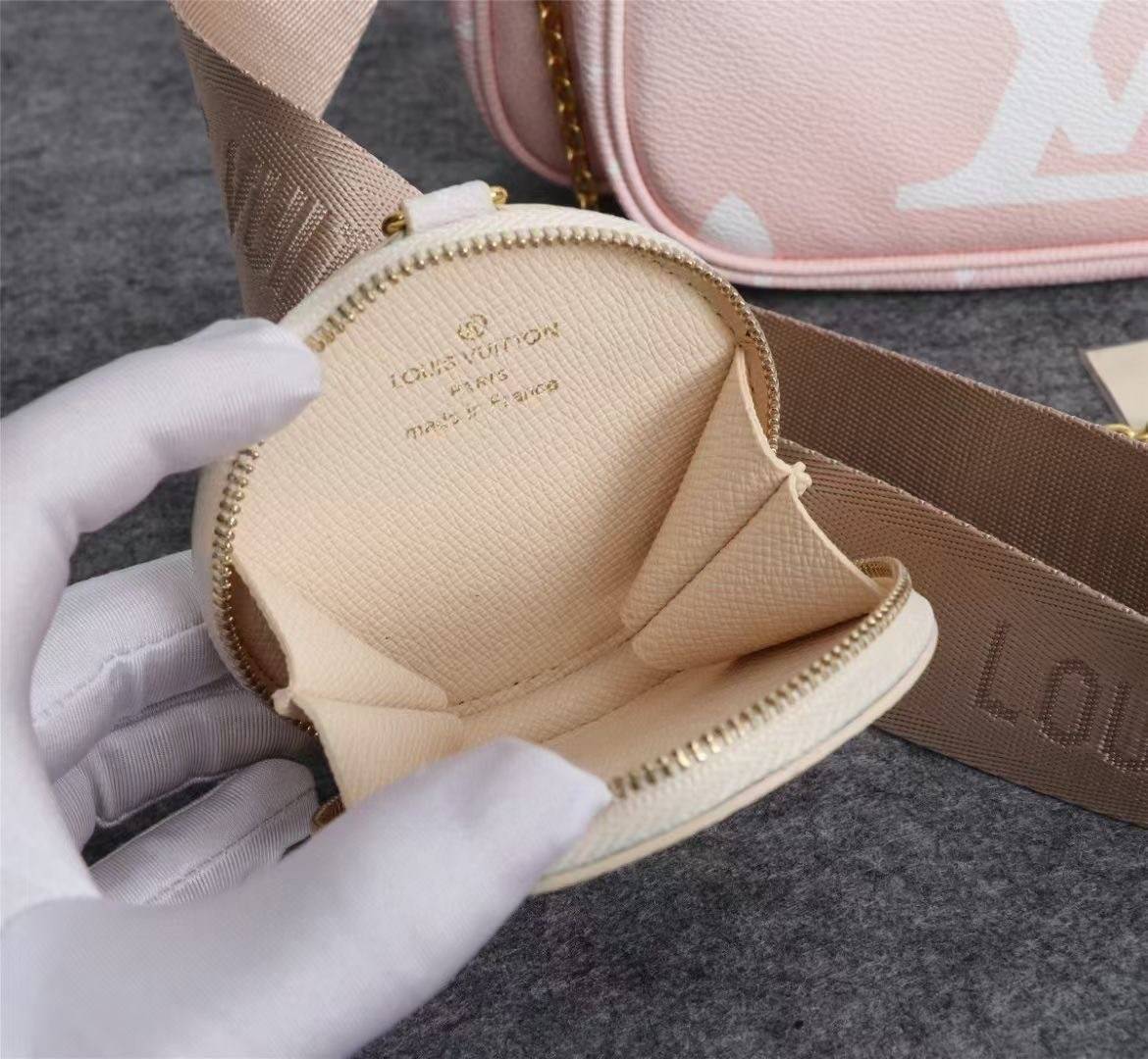 พร้อมส่งที่นี่ที่เดียว VIP gift Louis Vuitton ‘Summer By The Pool’ Multi Pochette Accessoires PINK , BLUE