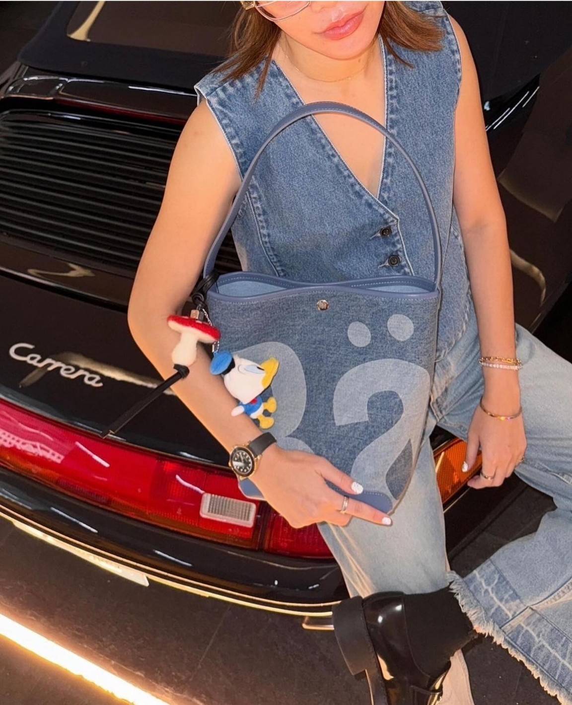 Rally movement the bag denim เป็นไอเท็มที่ฮอตสุดๆแห่งปีจริงๆ กับกระเป๋าทรงบัคเก็ต ที่ดีไซน์ออกมาคลาสสิคและใช้งานง่ายจริงๆ