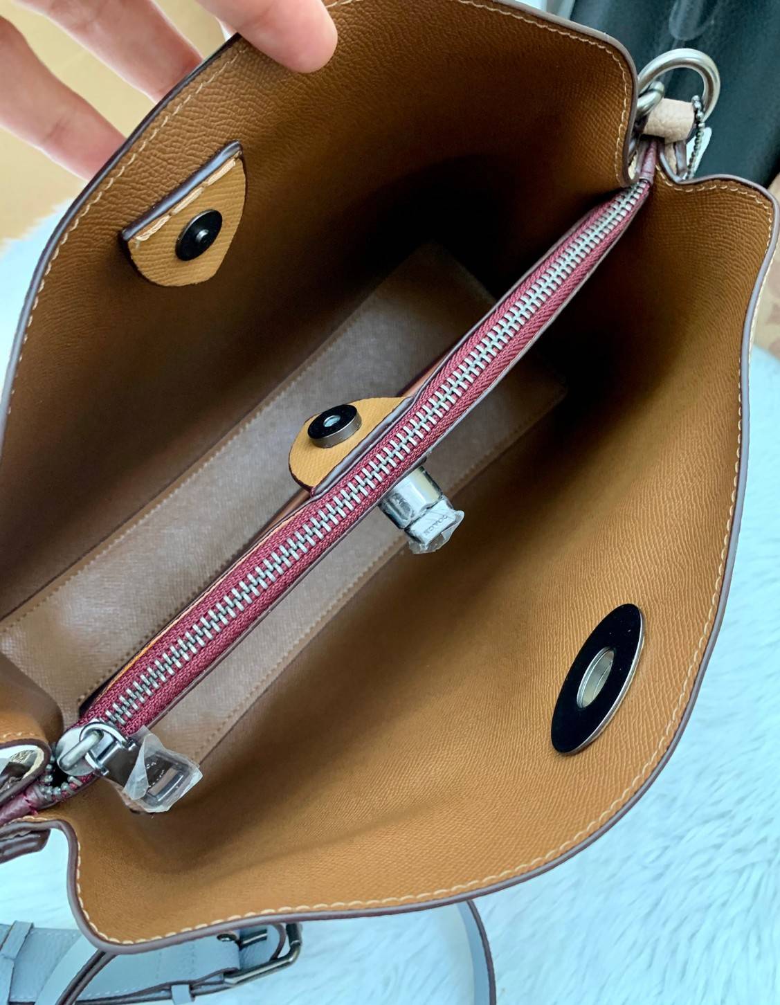 COACH WILLOW SHOULDER BAG ((C2745//C2590//C2621)) พร้อมส่งที่ไทย รุ่นแนะนำค่ะ🔥🔥 🔺กระเป๋าหิ้ว//คล้องไหล่//สะพายข้าง สุดคุ้ม! หนังแท้ชั้นดี ได้ไปหลงรักแน่นอนค่ะ หนังสวยมากๆ😘 🔺ตัวกระเป๋าแบ่งเป็นสองช่องหลัก ด้านนึงเป็นแ