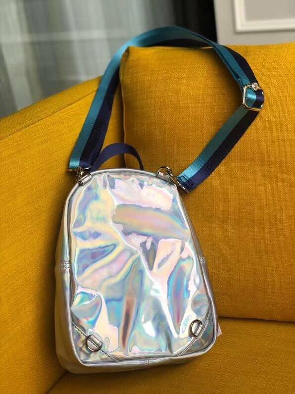 KIPLING D ALBER Small 3-in-1 convertible: bum bag, crossbody or backpack พร้อมส่งความน่ารัก จาก mickey colletion กระเป๋าขนาดกะทัดรัดจาก kipling ใบเล็กน่ารัก ปรับใช้ได้ถึง 3 แบบ เป็นเป้สะพายหลัง ถอดสายถือ หรือใส่สายยาวเป็นกระเป๋าสะพายเฉียงก็ได้ คุ้มค่า น่า