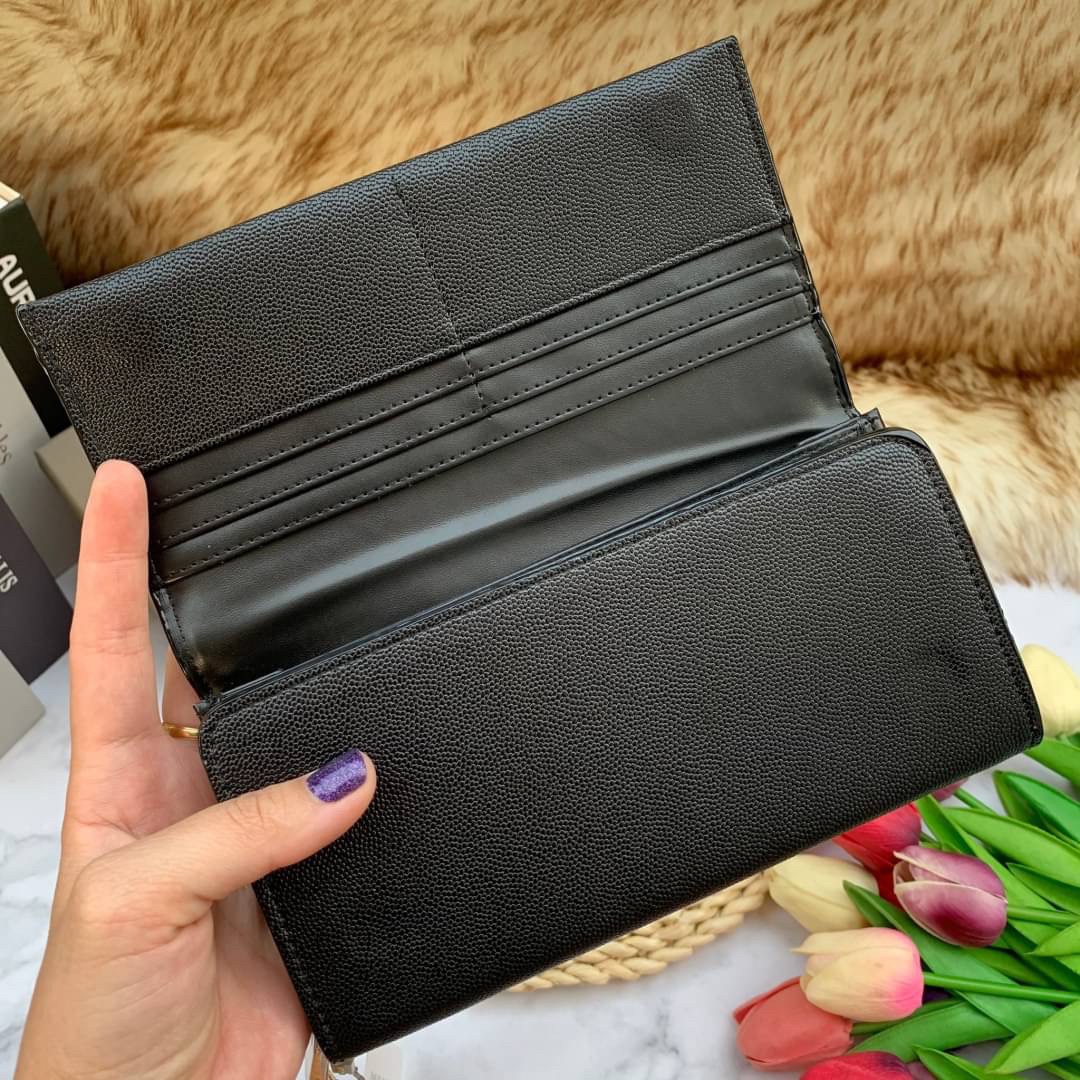 ของแท้ 💯% CHARLES & KEITH METAL TASSEL CLASSIC LONG WALLET กระเป๋าเงินใบยาวรุ่นพู่ยอดฮิต!! หนังพิมพ์ลายคาร์เวียร์ใช้ทน ด้านหลังมีช่องใส่บัตร/แบงค์ได้
