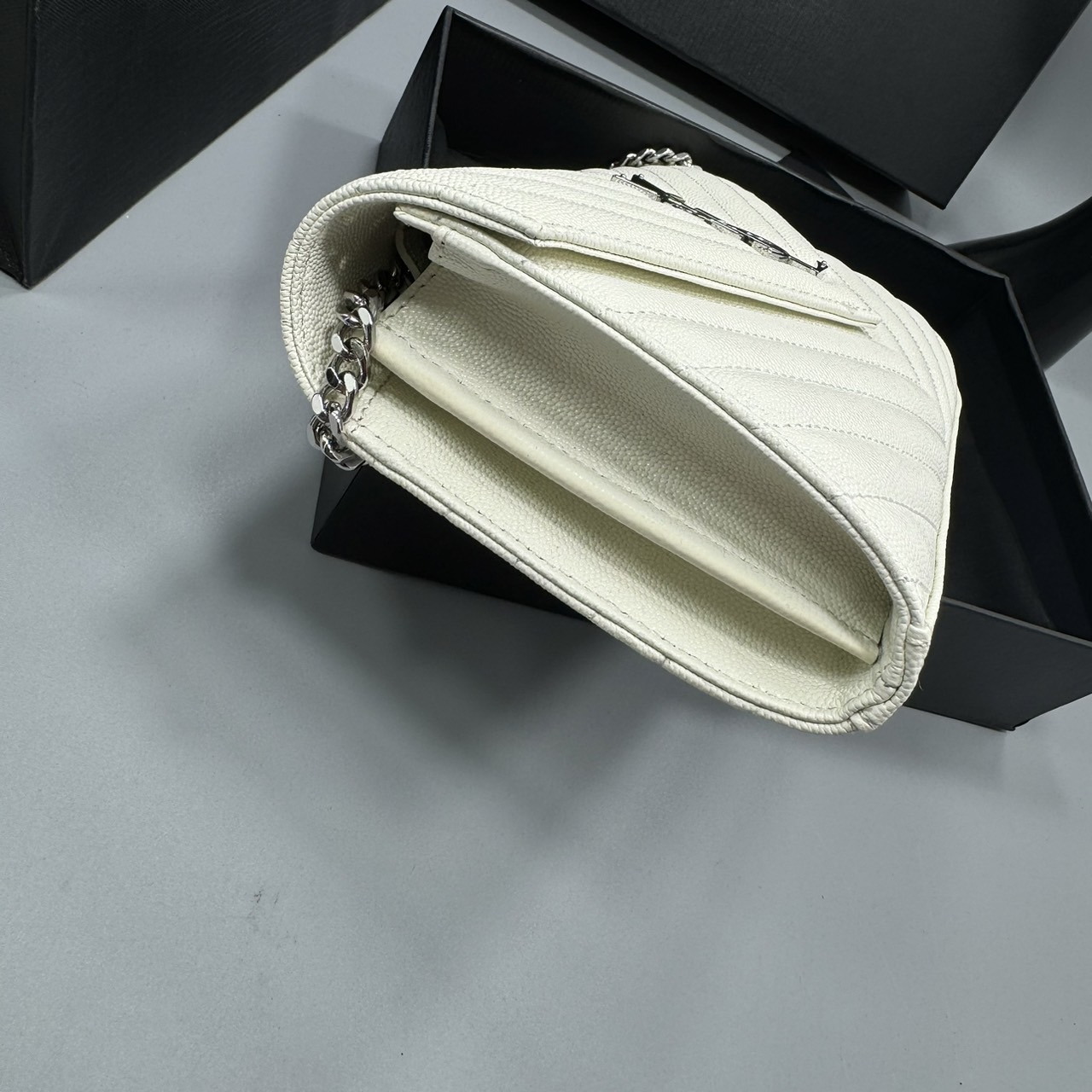 YSL Woc 9 Wallet on chain / YSL Clutch Bag 9" กระเป๋าสะพายรุ่นยอดนิยม เกรดหนังคาเวียร์สวยเต็มใบ เกรดออริ 1:1 ใช้งานต่างประเทศได้