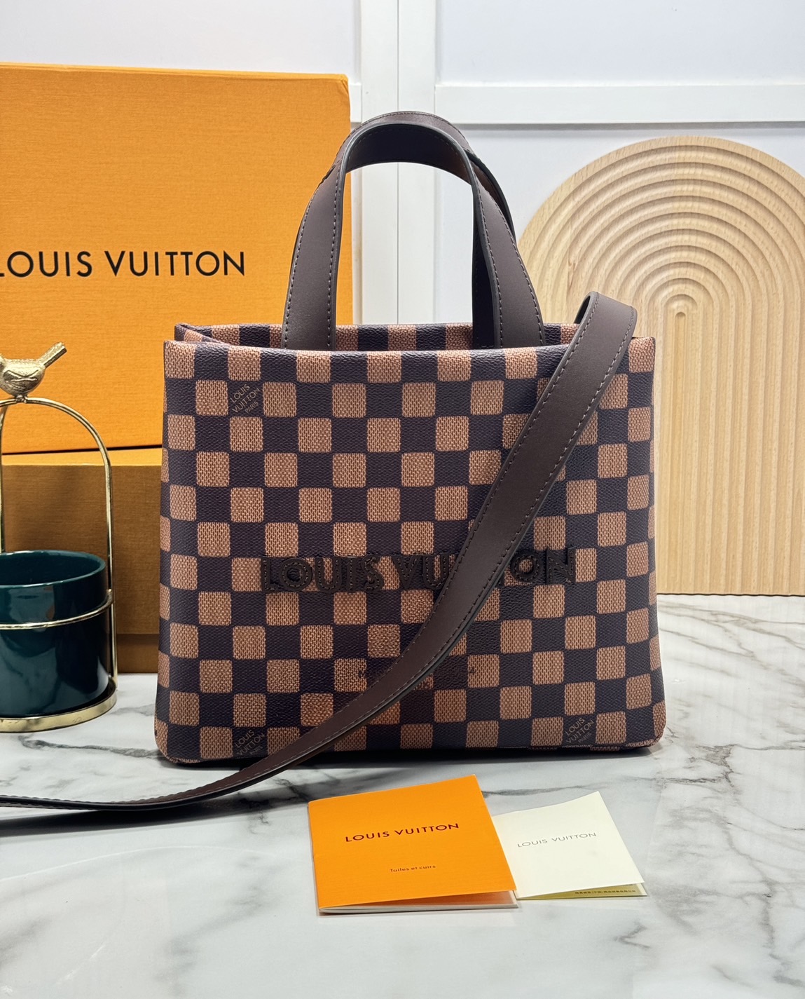 TOP ORI หนังแท้ | LV Mini Shopper Tote Bag Damier Phriendship Canvas กระเป๋าทรงโท้ท ดีไซน์แครี่ออลขนาดเล็กที่ได้แรงบันดาลใจจากดีไซน์กระเป๋าช้อปปิ้งคลาสสิก