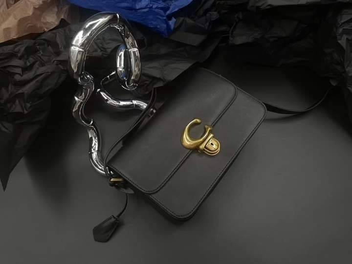 COACH STUDIO GLOVETANNED LEATHER SHOULDER BAG (C6641)🌺ห้ามพลาดเด็ดขาด!! สวยละมุน เรียบหรู ดูแพงสุดๆ!! //กระเป๋าถือ กระเป๋าสะพาย ดีไซน์เนี้ยบ! เฉียบมาก!// วัสดุหนังแท้ หนังเรียบเต็มใบ อยู่ทรง สวยมากๆ ดีเทลเรียบหรู ผู้ดีสุดๆ!// ด้านหน้าเปิด-ปิดด้วยต