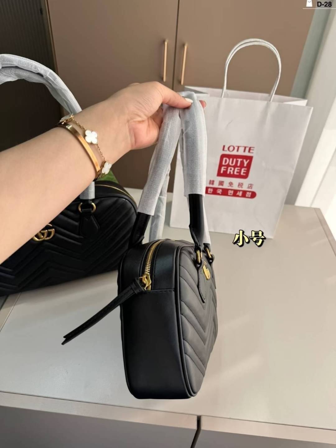 GUCCI GG Marmont Top Handle Bag กระเป๋าสะพายคลาสสิค คลาสซี่กับคอลใหม่ กระเป๋าสะพายไหล่ที่มาแรงสุดๆในตอนนี้