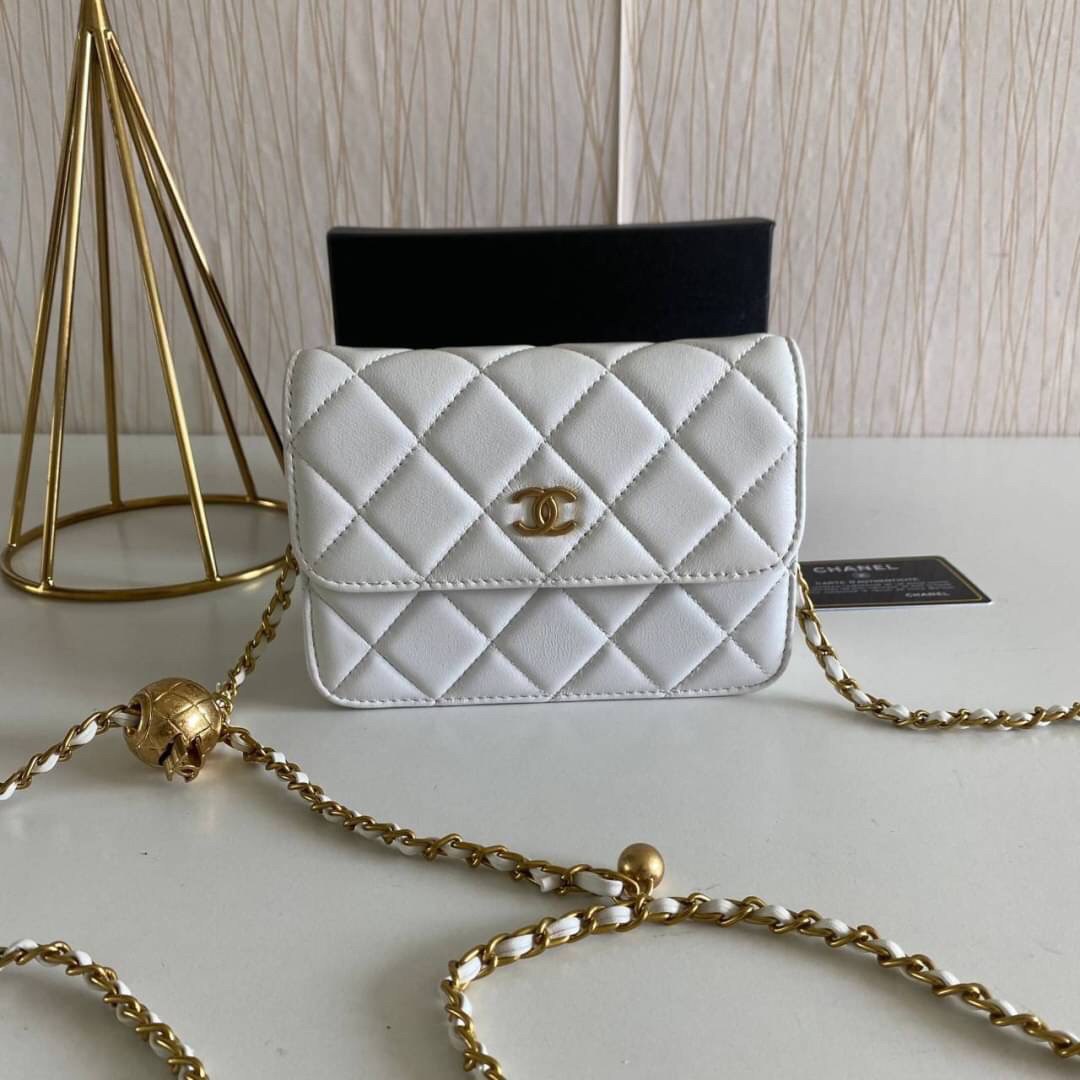 VIP GIFT 】หนังแกะแท้ CHANEL lambskin small shoulder bag with chain เรียบหรู ดูดี ดีไซน์สุดคลาสสิค ใช้ออกงานได้เลย มีสายโซ่อะไหล่ทองรมควันอย่างลงตัว ไอเท็มแนะนำพร้อมส่งที่ไทยราคาสุดคุ้มห้ามพลาดค่ะ!