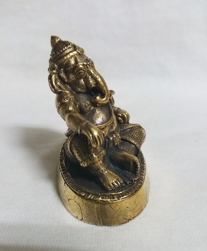สินค้าหมดค่ะ องค์พระพิฆเนศปางนอนเสวยสุขเนื้อทองเหลือง(ตั้งบูชาหน้ารถ)พร้อมใบคาถาค่ะ