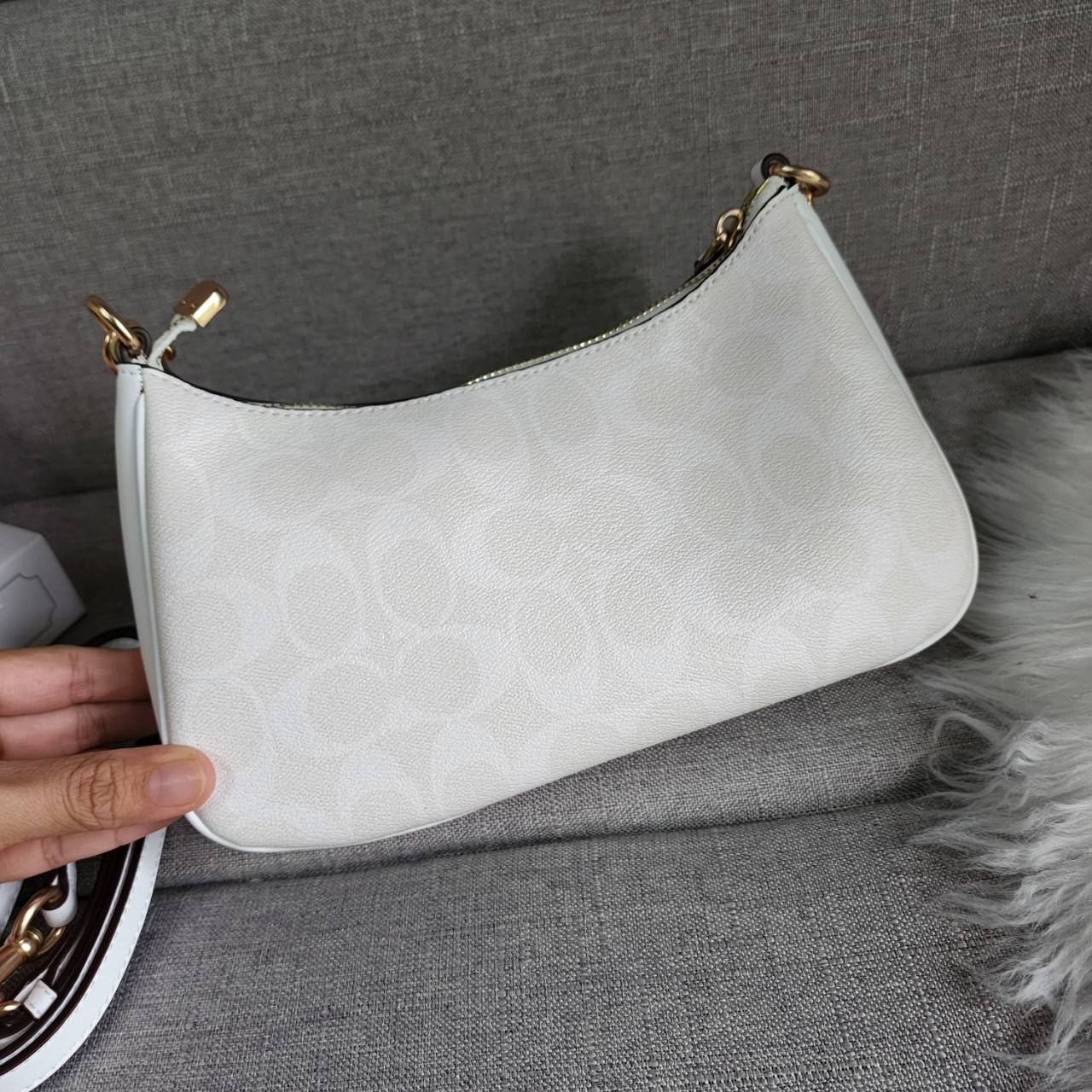 พร้อมส่งครบสี สวยทุกสีเลยค่า😘 ((CA173//CA209//CA548)) COACH TERI SHOULDER BAG 🔹กระเป๋าทรงพอช ในรูปแบบหนังแท้ หนังนิ่มสวยมากค่ะ