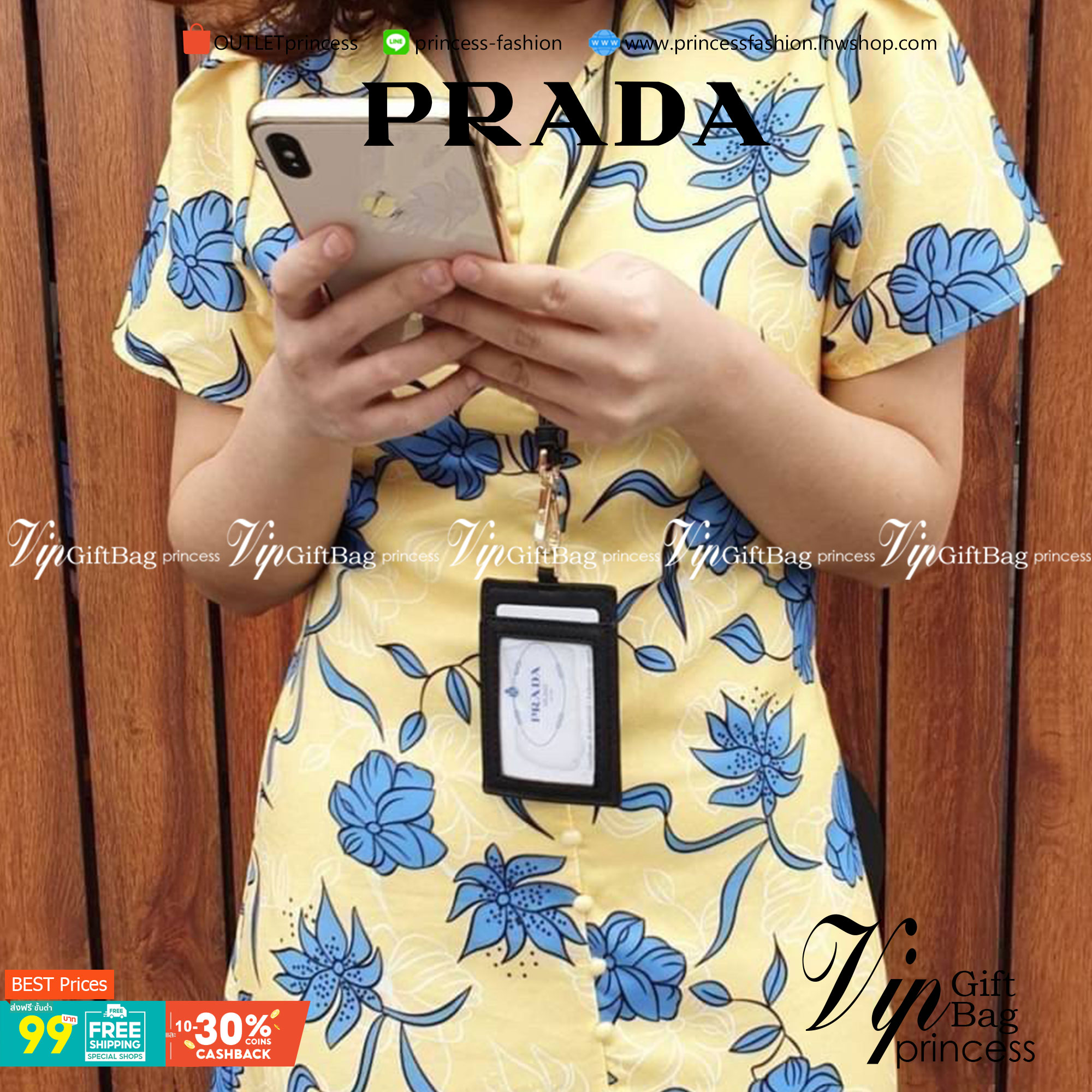 สิ้นสุดการรอคอย!! พร้อมส่งที่ไทยแล้วค่ะ สายคล้องบัตรสุดคลาสสิค จากงานพรีเมี่ยมกิ้ฟท์แบรนด์ดังอย่าง PRADA วัสดุหนังพรีเมี่ยม SAFFIANO อะไหล่ทอง ปั้มแบรนด์ ด้านหน้ามีช่องใส่บัตร1ใบ ประกับโลโก้PRADA และด้านหลังใส่บัตรได้อีกหนึ่งใบ(แบบใส) สำหรับโชว์บัตร ไอเท็