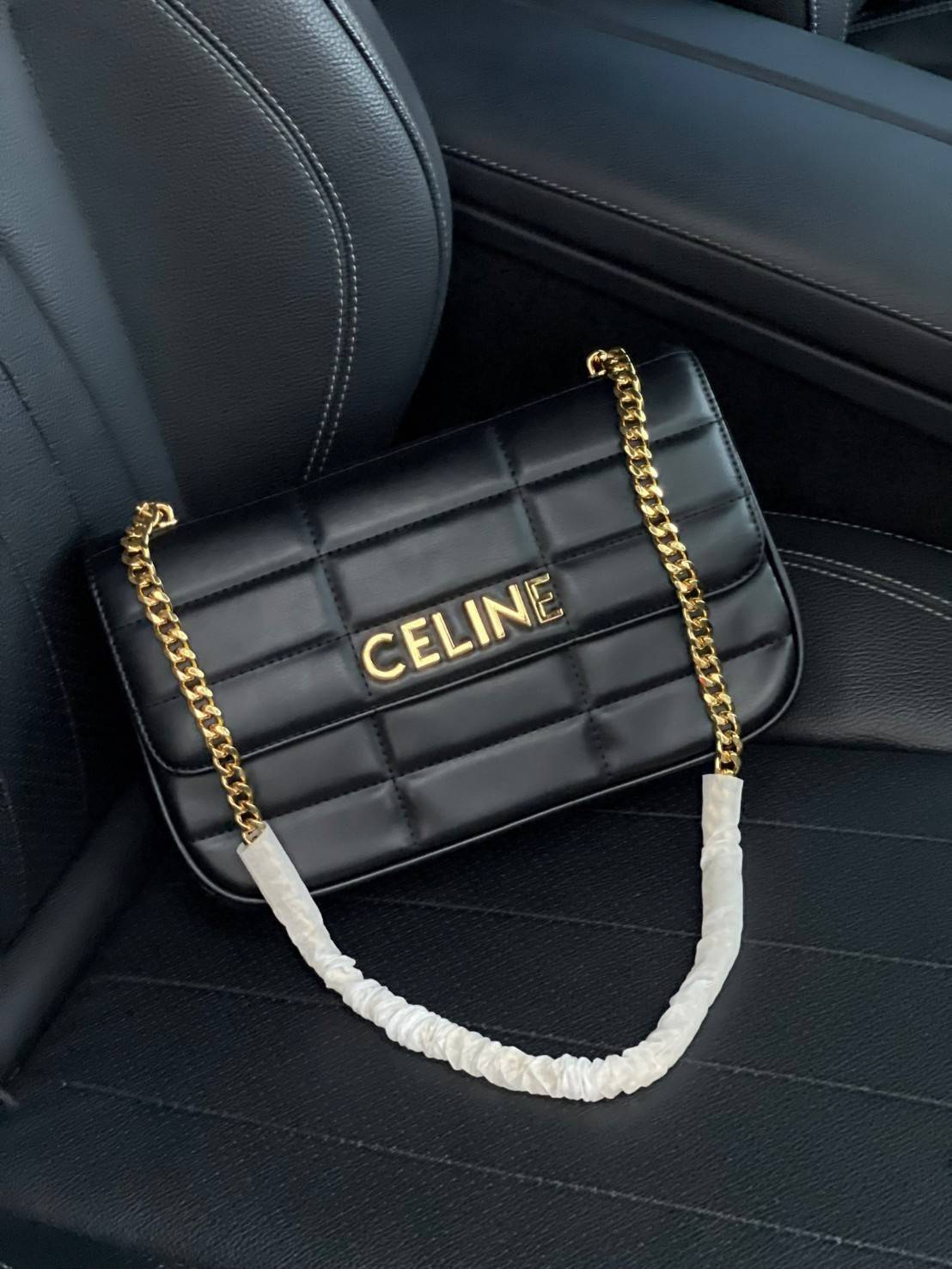 CELINE CHAIN SHOULDER BAG MATELASSE MONOCHROME CELINE in Quilted Goatskin กระเป๋าเทรนด์กระเป๋าสุดฮอตแต่ยังคงความคลาสสิก