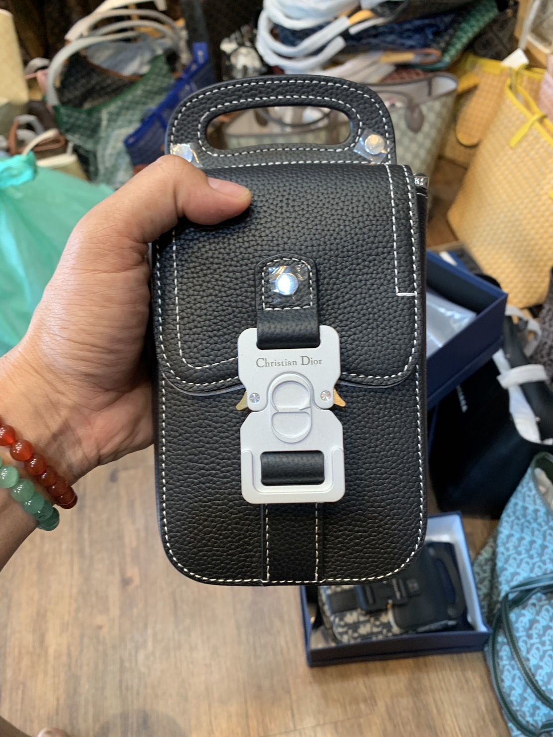 Dior Phone Oblique Bag / Dior Pouch Phone Oblique เกรดเทพออริจินอล ได้ใจหนุ่มๆไปเลยใบนี้!! หลงรักตั้งแต่แรกเห็นมีอยู่จริง!!